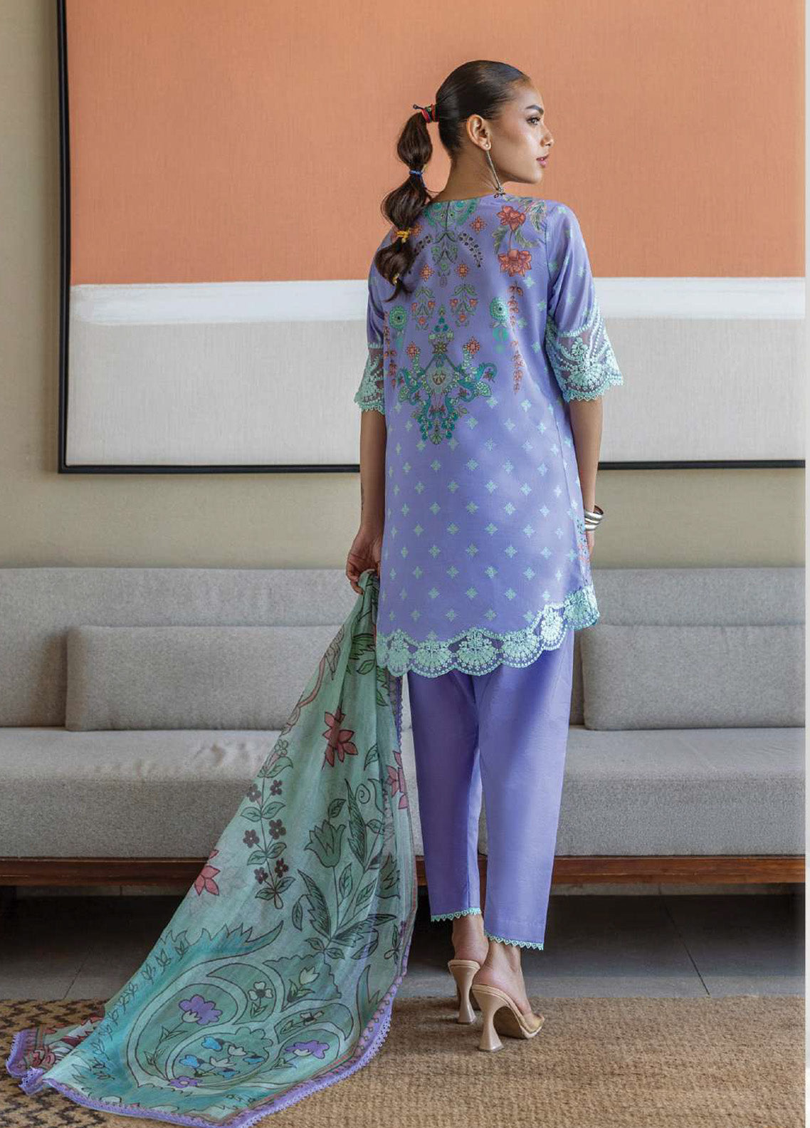 Tahra By Zainab Chottani Embroidered Lawn 3 Piece Unstitched Suit ZC25TL D-15 LINA Tahra By Zainab Chottani Embroidered Lawn 3 Piece Unstitched Suit ZC25TL D-15 LINA