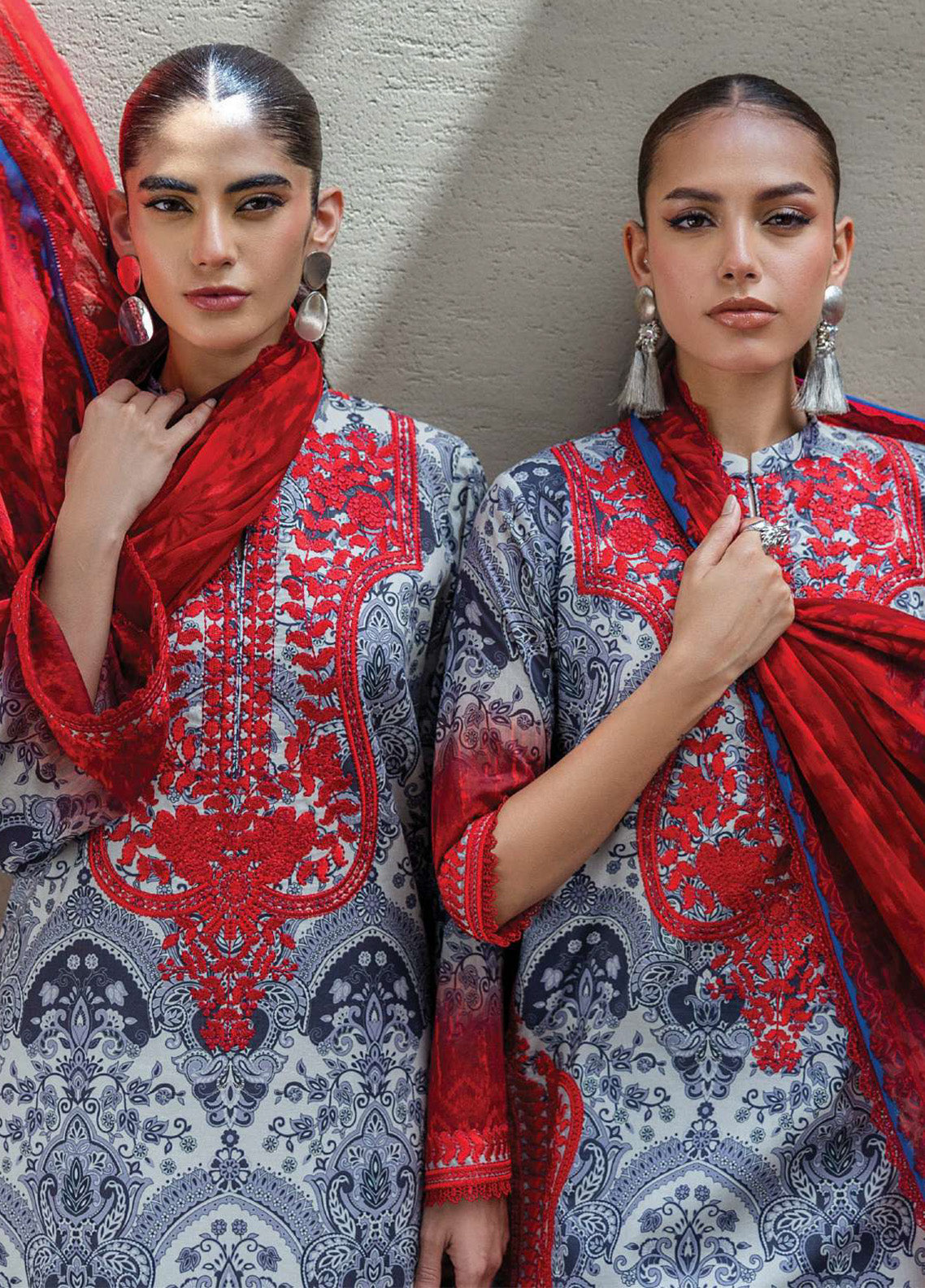 Tahra By Zainab Chottani Embroidered Lawn 3 Piece Unstitched Suit ZC25TL D-16 SYRA Tahra By Zainab Chottani Embroidered Lawn 3 Piece Unstitched Suit ZC25TL D-16 SYRA