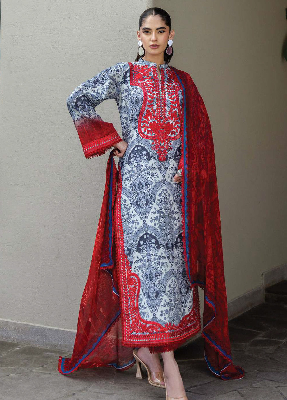 Tahra By Zainab Chottani Embroidered Lawn 3 Piece Unstitched Suit ZC25TL D-16 SYRA Tahra By Zainab Chottani Embroidered Lawn 3 Piece Unstitched Suit ZC25TL D-16 SYRA