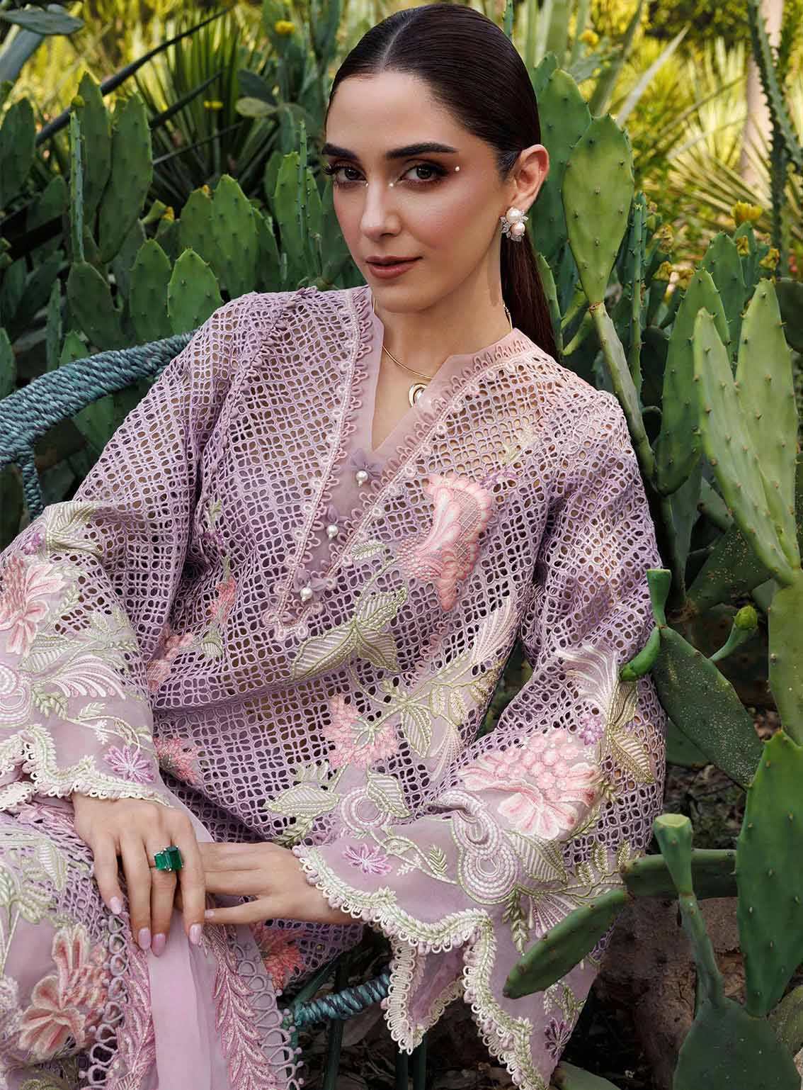 Tasawar By Crimson Embroidered Lawn 3 Piece Unstitched Suit CSS25TLL D-6B ONE TRUE LOVE Tasawar By Crimson Embroidered Lawn 3 Piece Unstitched Suit CSS25TLL D-6B ONE TRUE LOVE