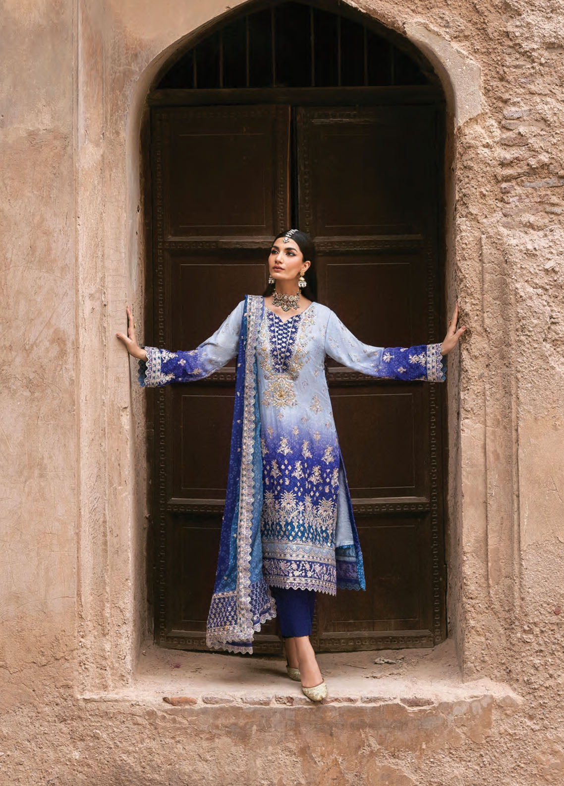 The Empress By Emaan Adeel Embroidered Chiffon 3 Piece Unstitched Suit EA25TEFW D-AUREVIA The Empress By Emaan Adeel Embroidered Chiffon 3 Piece Unstitched Suit EA25TEFW D-AUREVIA