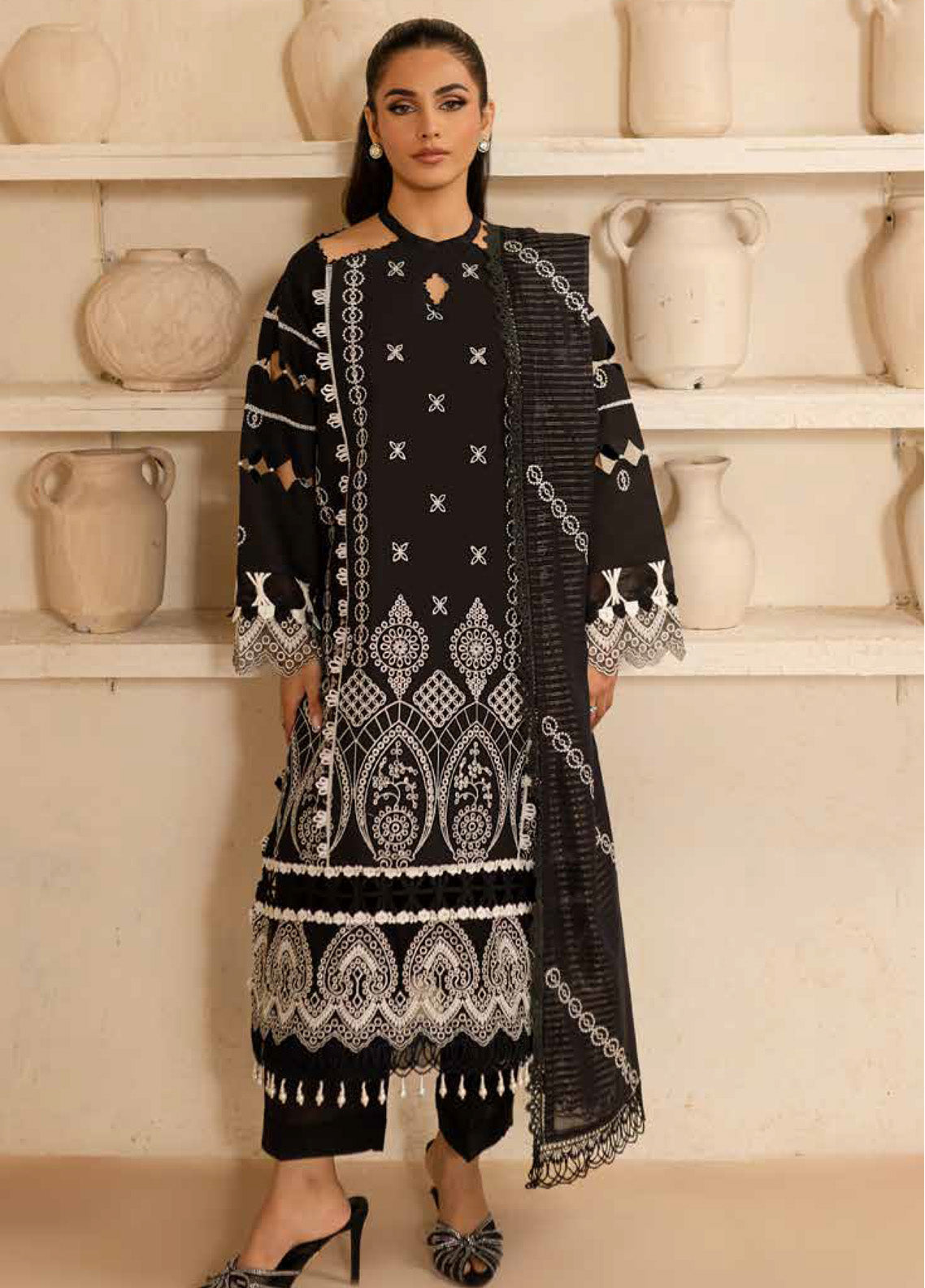 The Summer Garden By Parishay Embroidered Lawn 3 Piece Unstitched Suit PR25TSG D-SG-01 The Summer Garden By Parishay Embroidered Lawn 3 Piece Unstitched Suit PR25TSG D-SG-01