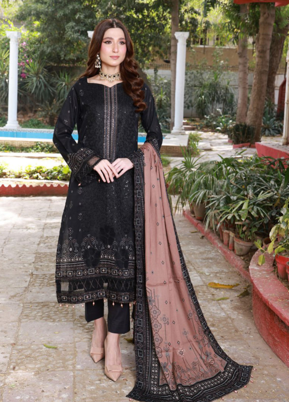 Thread Kari By Schick Embroidered Lawn 3 Piece Unstitched Suit SDH24TKEL D-01 Thread Kari By Schick Embroidered Lawn 3 Piece Unstitched Suit SDH24TKEL D-01