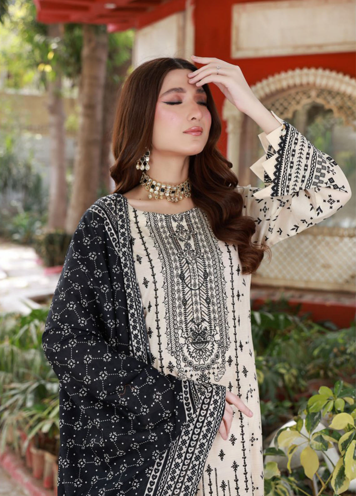 Thread Kari By Schick Embroidered Lawn 3 Piece Unstitched Suit SDH24TKEL D-02 Thread Kari By Schick Embroidered Lawn 3 Piece Unstitched Suit SDH24TKEL D-02