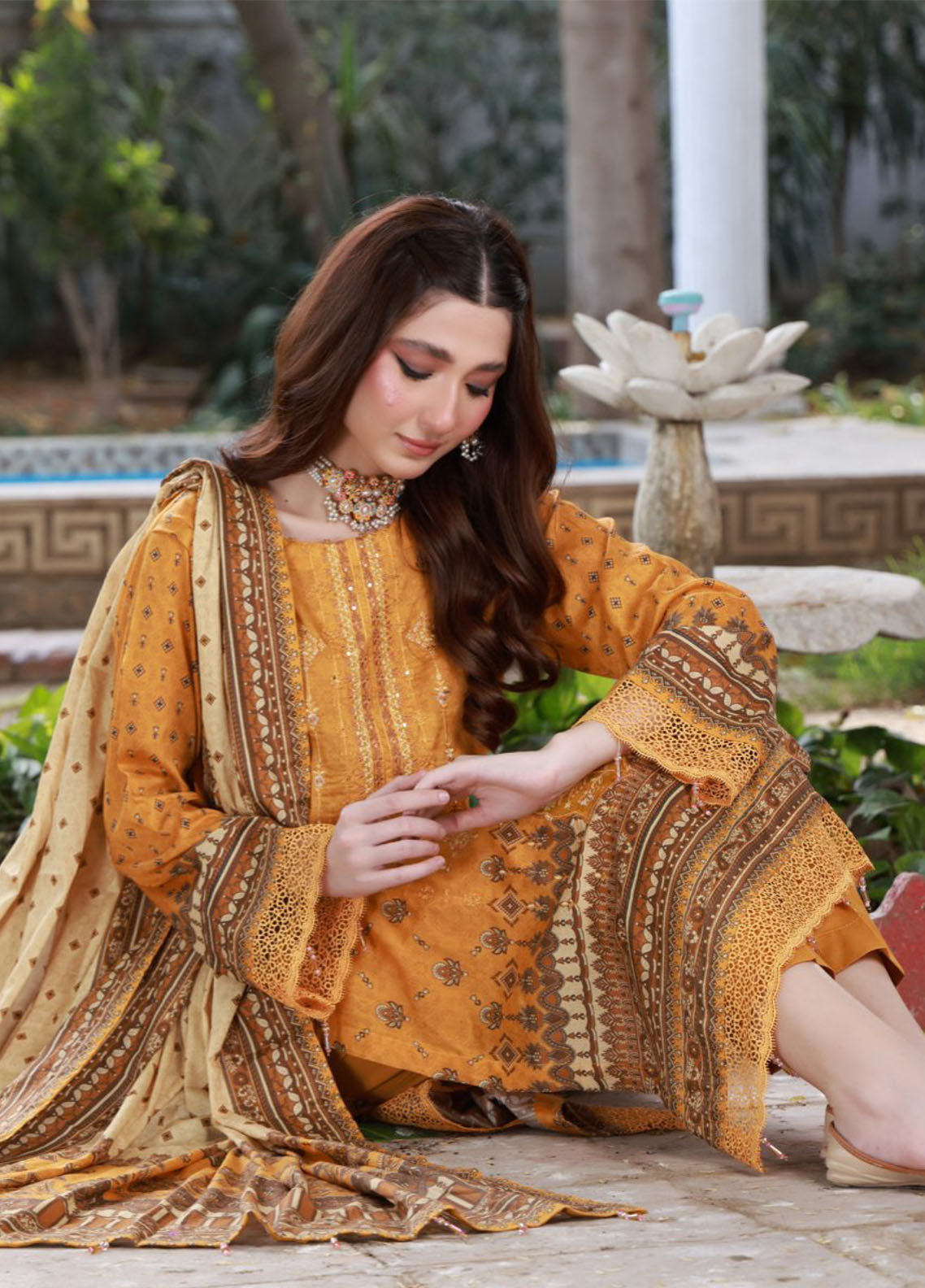 Thread Kari By Schick Embroidered Lawn 3 Piece Unstitched Suit SDH24TKEL D-04 Thread Kari By Schick Embroidered Lawn 3 Piece Unstitched Suit SDH24TKEL D-04