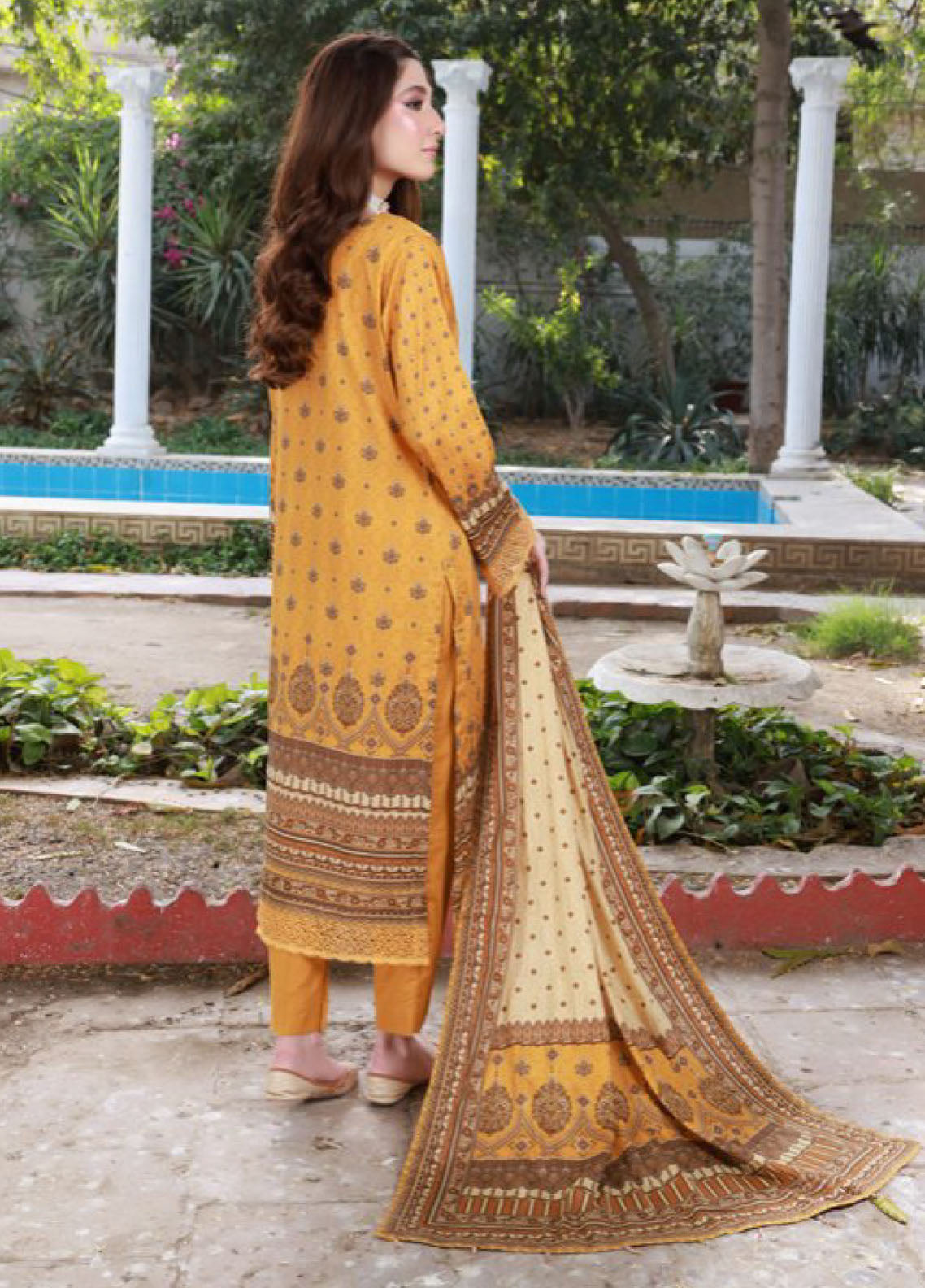Thread Kari By Schick Embroidered Lawn 3 Piece Unstitched Suit SDH24TKEL D-04 Thread Kari By Schick Embroidered Lawn 3 Piece Unstitched Suit SDH24TKEL D-04