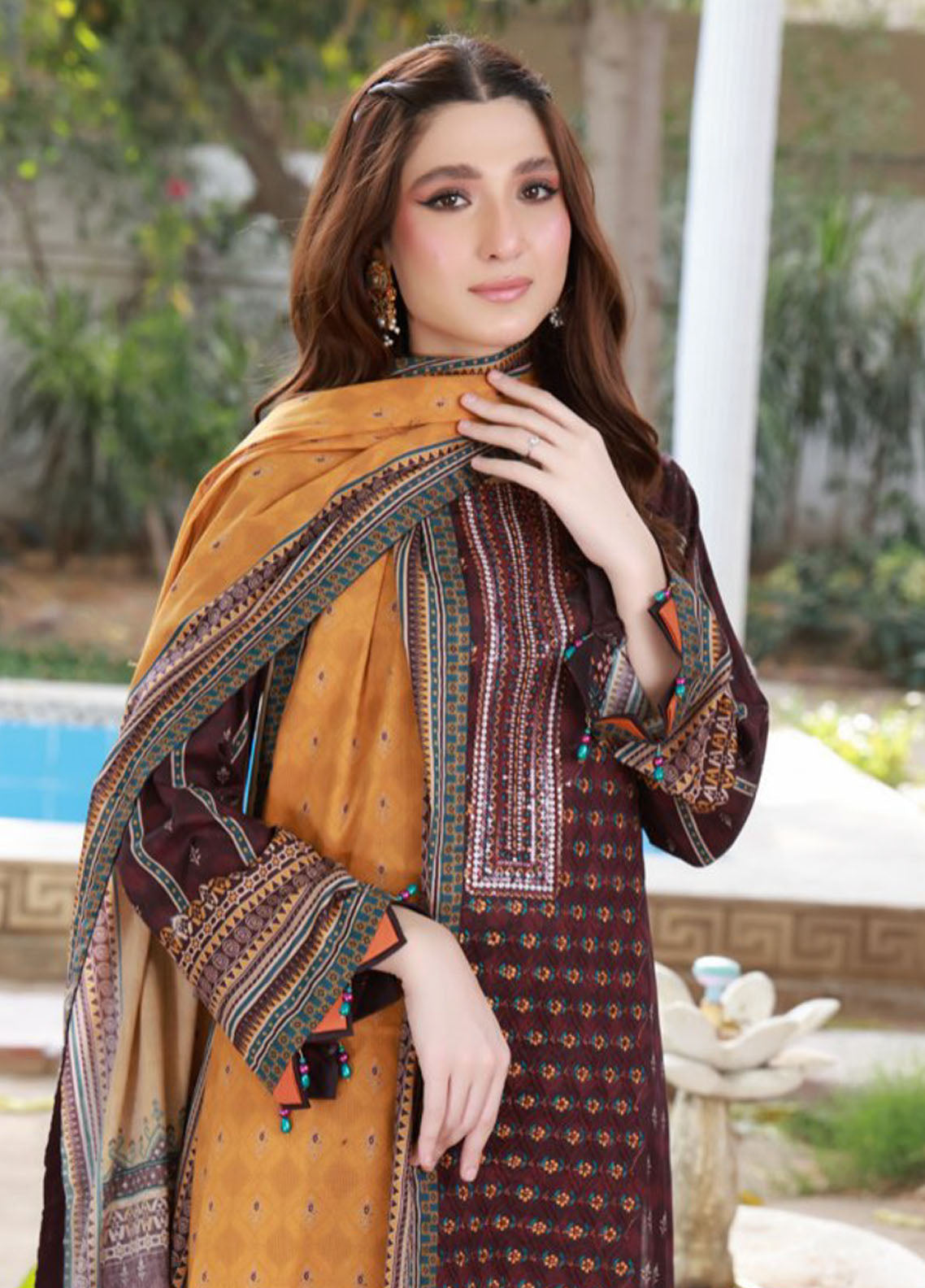 Thread Kari By Schick Embroidered Lawn 3 Piece Unstitched Suit SDH24TKEL D-05 Thread Kari By Schick Embroidered Lawn 3 Piece Unstitched Suit SDH24TKEL D-05