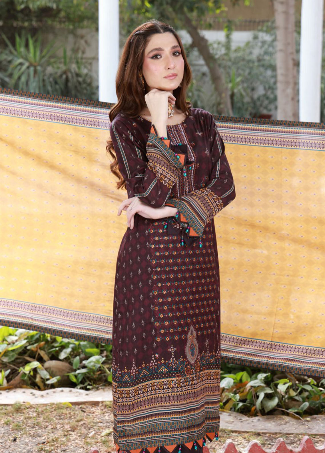 Thread Kari By Schick Embroidered Lawn 3 Piece Unstitched Suit SDH24TKEL D-05 Thread Kari By Schick Embroidered Lawn 3 Piece Unstitched Suit SDH24TKEL D-05