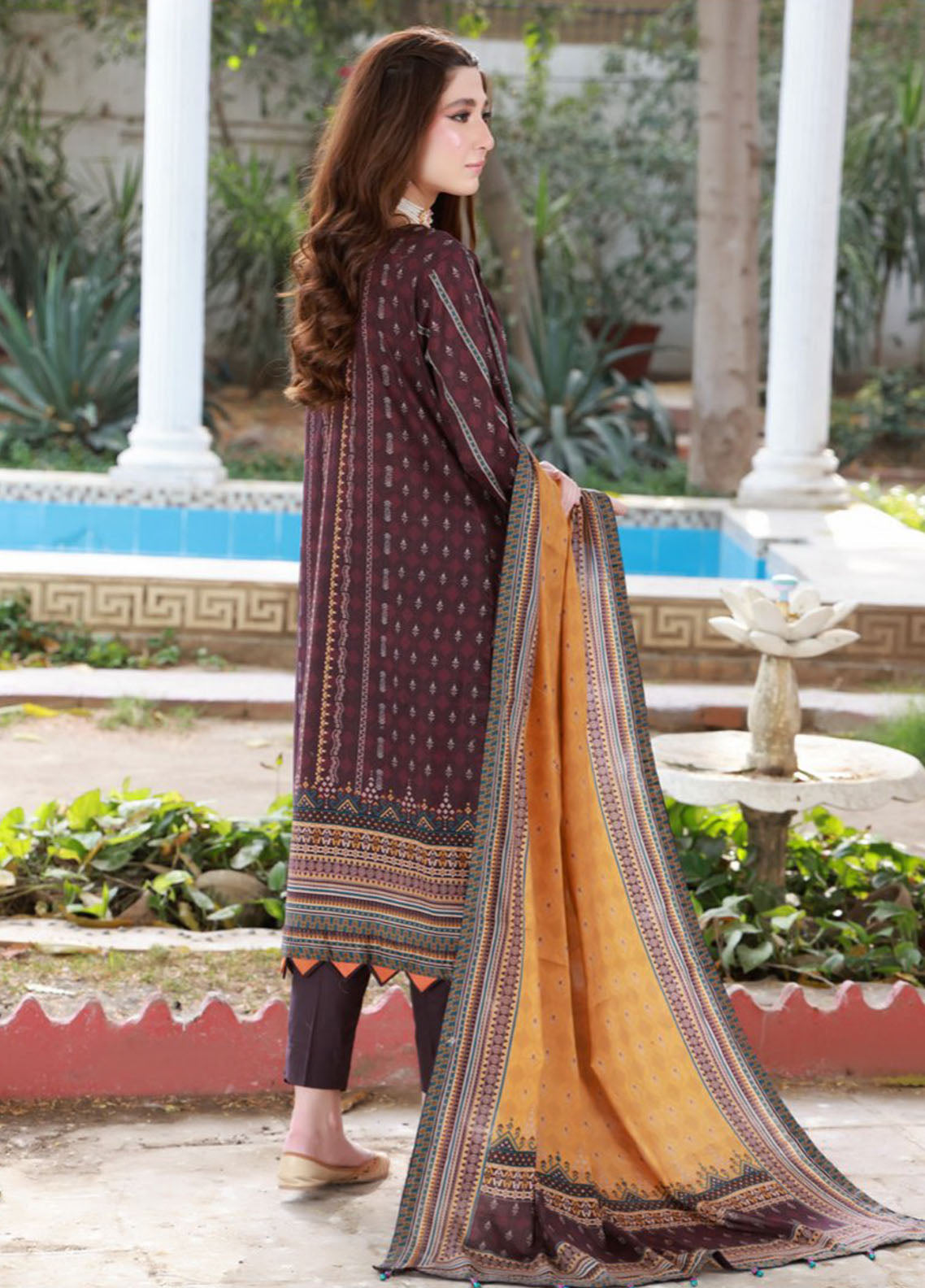 Thread Kari By Schick Embroidered Lawn 3 Piece Unstitched Suit SDH24TKEL D-05 Thread Kari By Schick Embroidered Lawn 3 Piece Unstitched Suit SDH24TKEL D-05