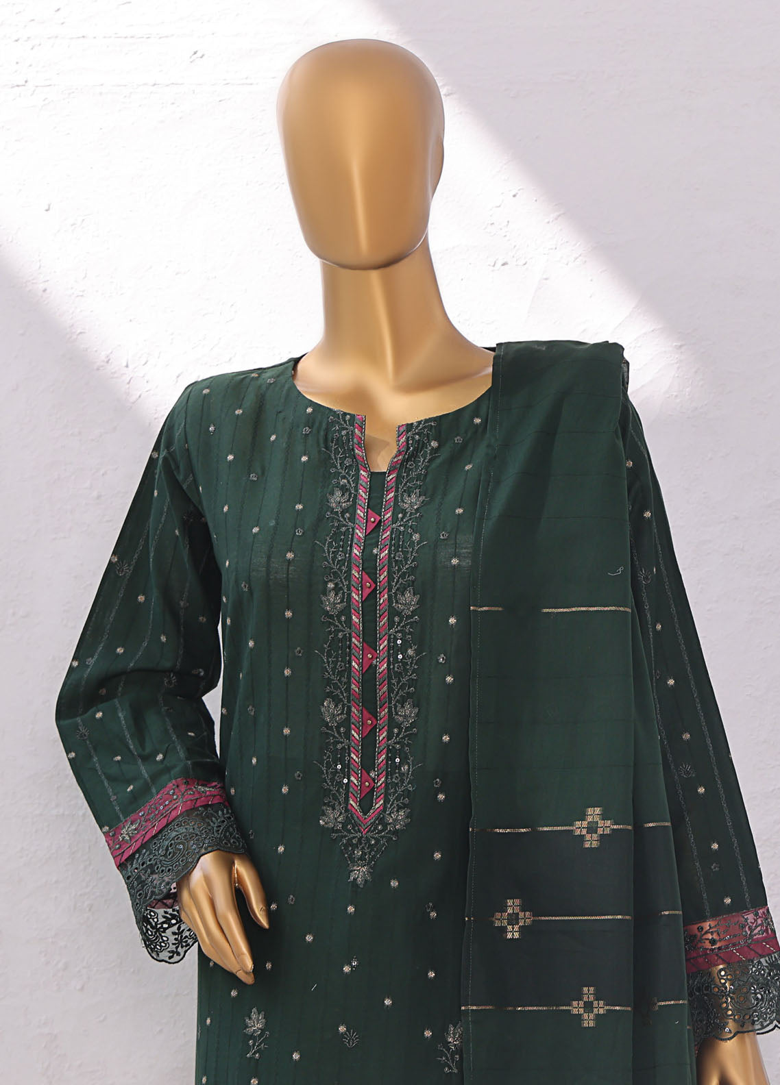 Turkish By HZ Textiles Embroidered Jacquard 3 Piece Unstitched Suit HZ25TJV1 D-TJE-104 Turkish By HZ Textiles Embroidered Jacquard 3 Piece Unstitched Suit HZ25TJV1 D-TJE-104