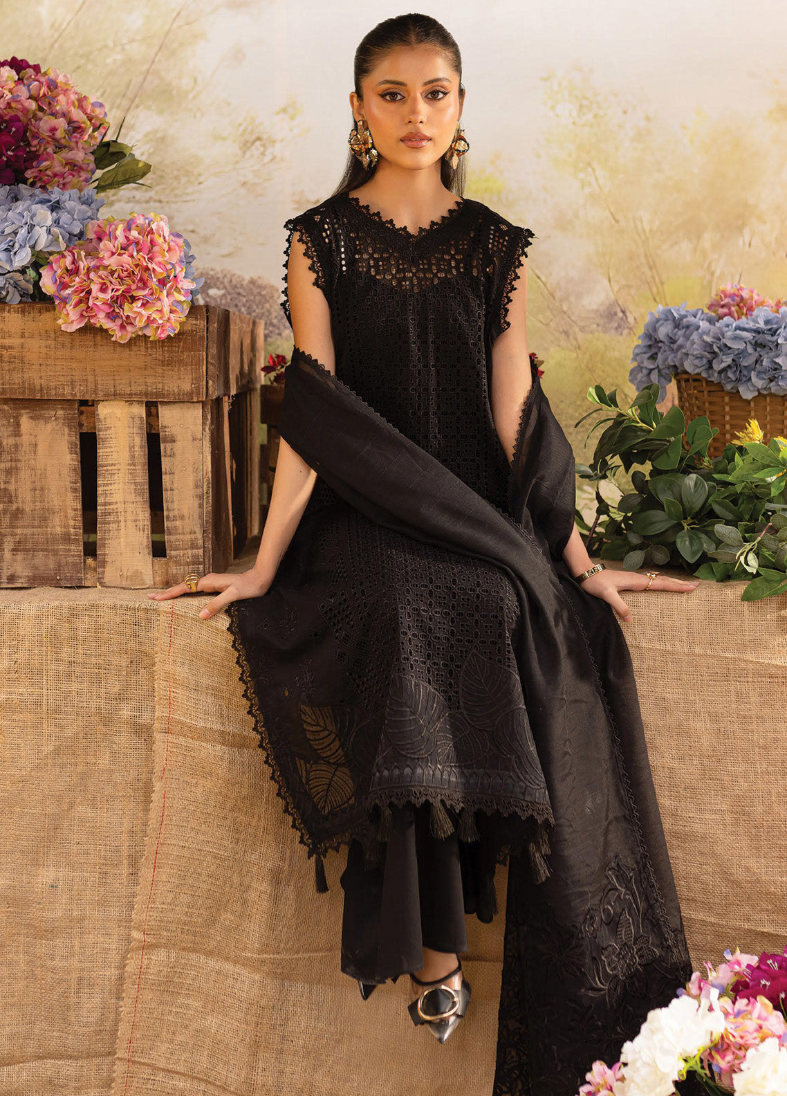 Twilight By Mahnur Embroidered Lawn 3 Piece Unstitched Suit MN25TL D-04A RAVENNA Twilight By Mahnur Embroidered Lawn 3 Piece Unstitched Suit MN25TL D-04A RAVENNA