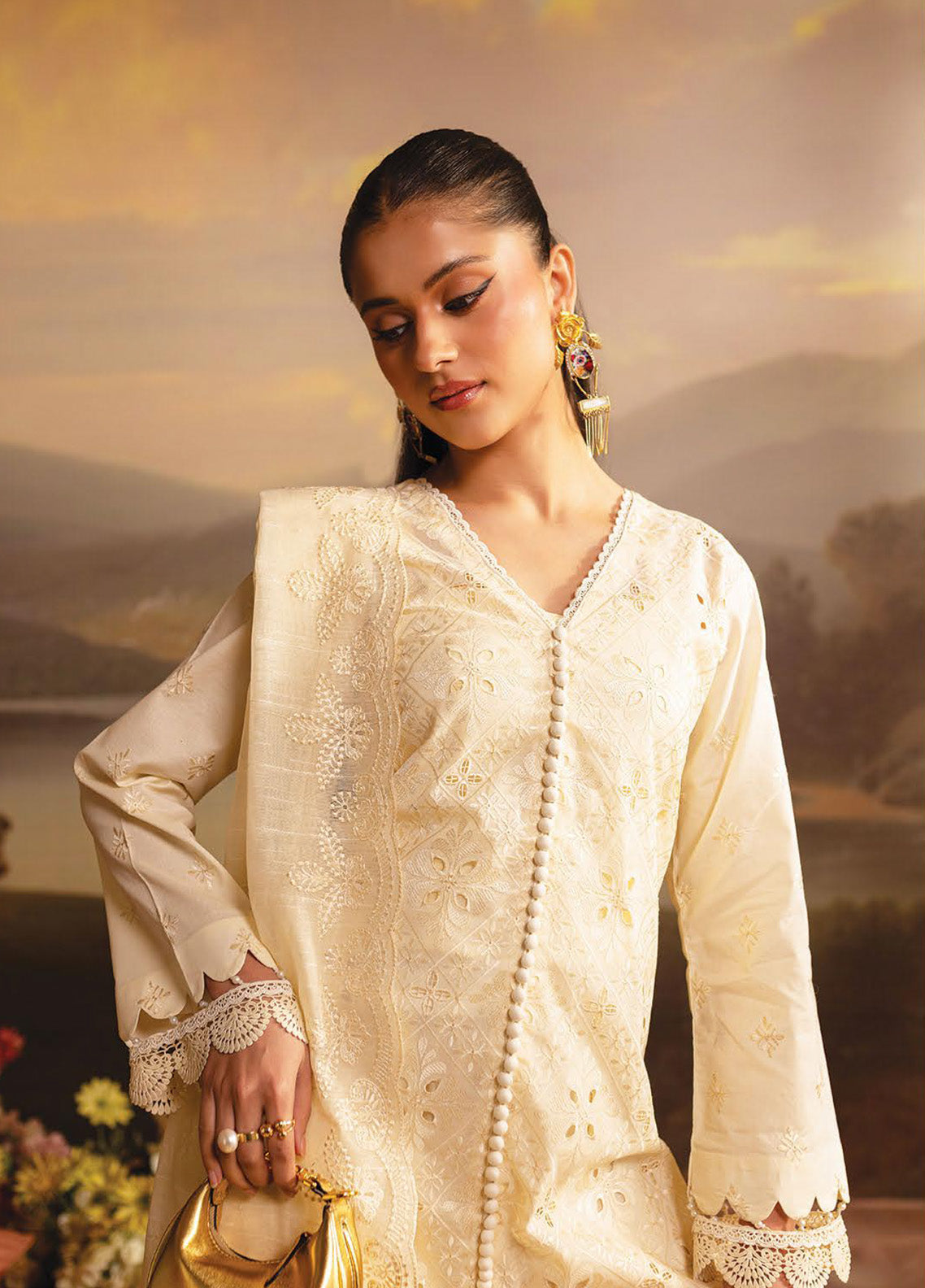 Twilight By Mahnur Embroidered Lawn 3 Piece Unstitched Suit MN25TL D-05B VELORAINE Twilight By Mahnur Embroidered Lawn 3 Piece Unstitched Suit MN25TL D-05B VELORAINE