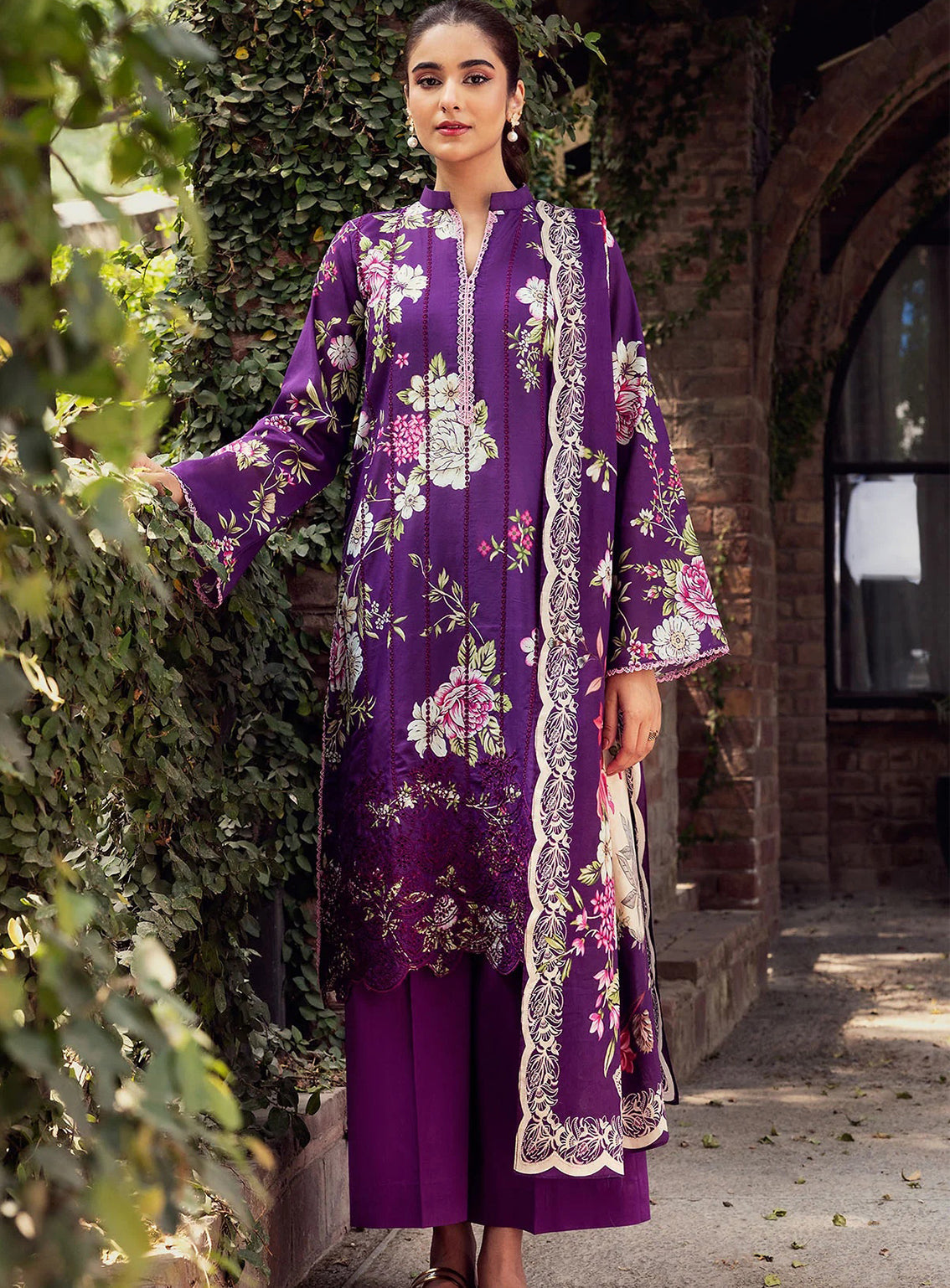 Umang By Motifz Luxury Embroidered Lawn 3 Piece Unstitched Suit MT25ULL D-5564 GRETA Umang By Motifz Luxury Embroidered Lawn 3 Piece Unstitched Suit MT25ULL D-5564 GRETA