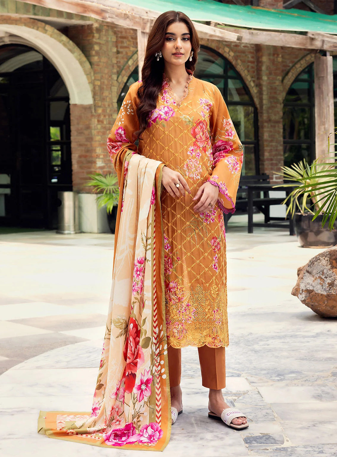 Umang By Motifz Luxury Embroidered Lawn 3 Piece Unstitched Suit MT25ULL D-5566 DHALIA Umang By Motifz Luxury Embroidered Lawn 3 Piece Unstitched Suit MT25ULL D-5566 DHALIA