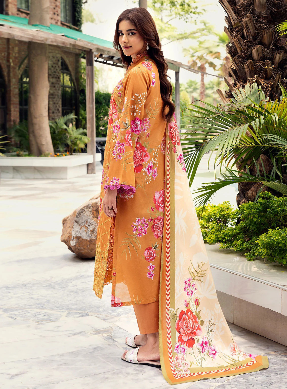 Umang By Motifz Luxury Embroidered Lawn 3 Piece Unstitched Suit MT25ULL D-5566 DHALIA Umang By Motifz Luxury Embroidered Lawn 3 Piece Unstitched Suit MT25ULL D-5566 DHALIA