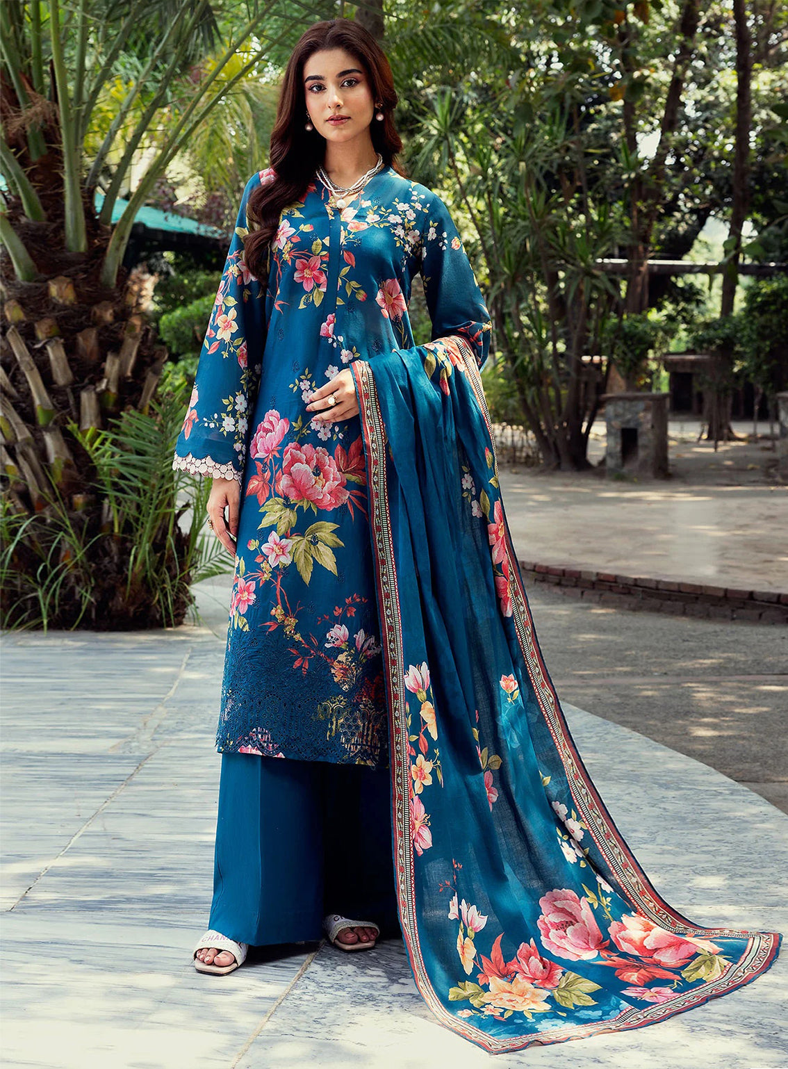 Umang By Motifz Luxury Embroidered Lawn 3 Piece Unstitched Suit MT25ULL D-5567 YARA Umang By Motifz Luxury Embroidered Lawn 3 Piece Unstitched Suit MT25ULL D-5567 YARA