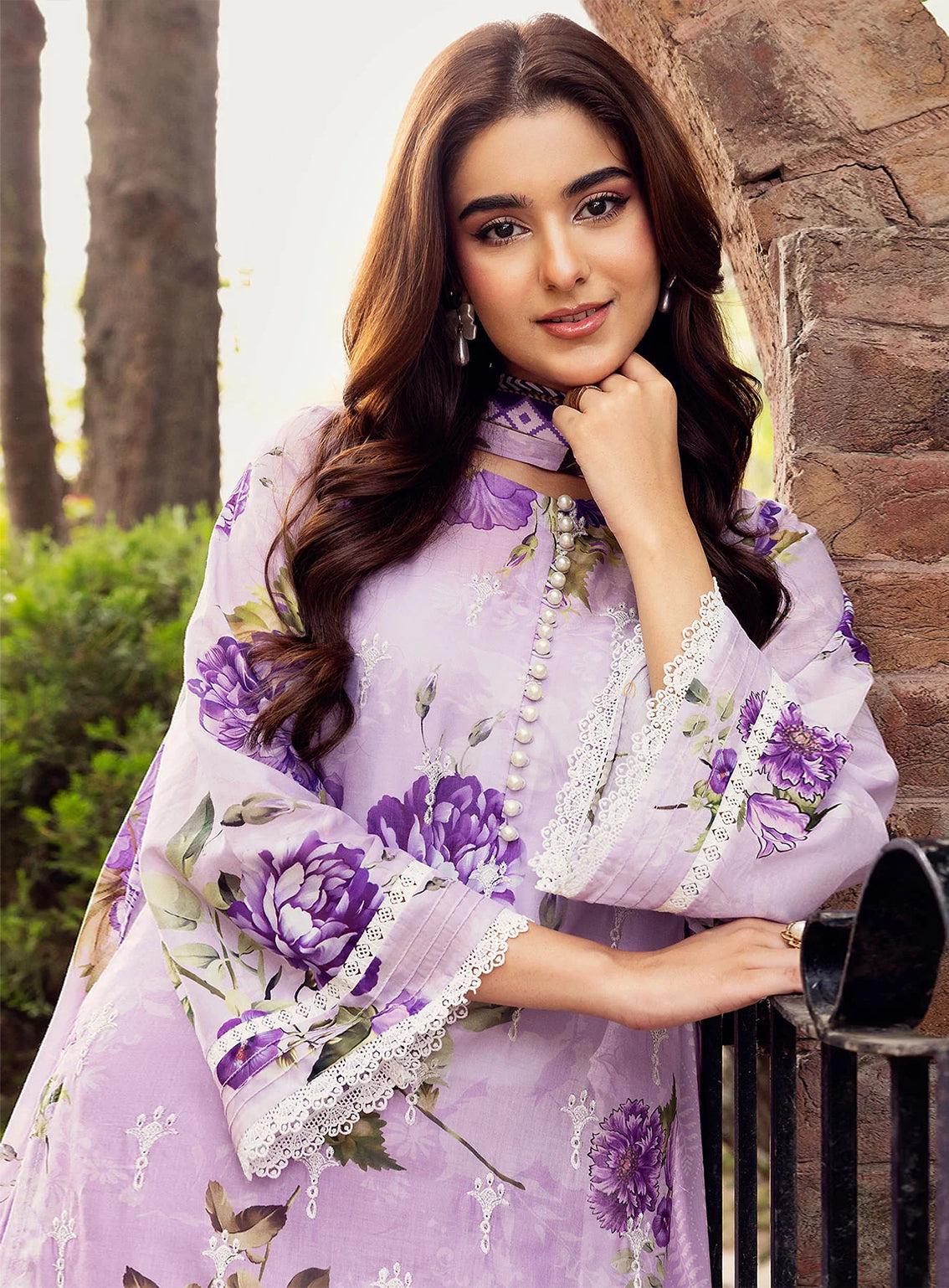Umang By Motifz Luxury Embroidered Lawn 3 Piece Unstitched Suit MT25ULL D-5568 CASEY Umang By Motifz Luxury Embroidered Lawn 3 Piece Unstitched Suit MT25ULL D-5568 CASEY