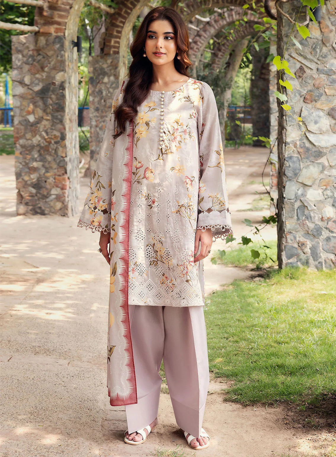 Umang By Motifz Luxury Embroidered Lawn 3 Piece Unstitched Suit MT25ULL D-5569 VOILET Umang By Motifz Luxury Embroidered Lawn 3 Piece Unstitched Suit MT25ULL D-5569 VOILET