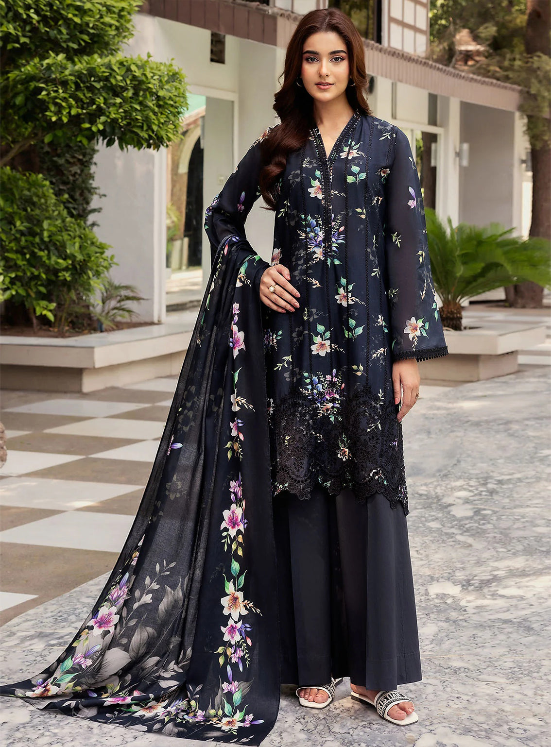 Umang By Motifz Luxury Embroidered Lawn 3 Piece Unstitched Suit MT25ULL D-5571 GISELLE Umang By Motifz Luxury Embroidered Lawn 3 Piece Unstitched Suit MT25ULL D-5571 GISELLE