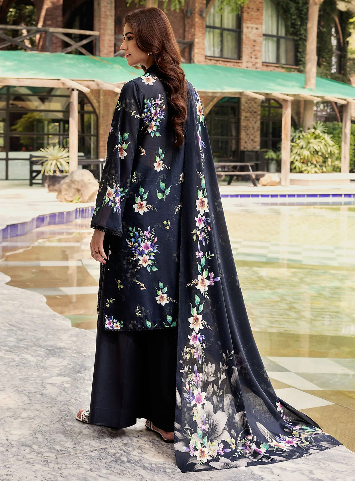 Umang By Motifz Luxury Embroidered Lawn 3 Piece Unstitched Suit MT25ULL D-5571 GISELLE Umang By Motifz Luxury Embroidered Lawn 3 Piece Unstitched Suit MT25ULL D-5571 GISELLE