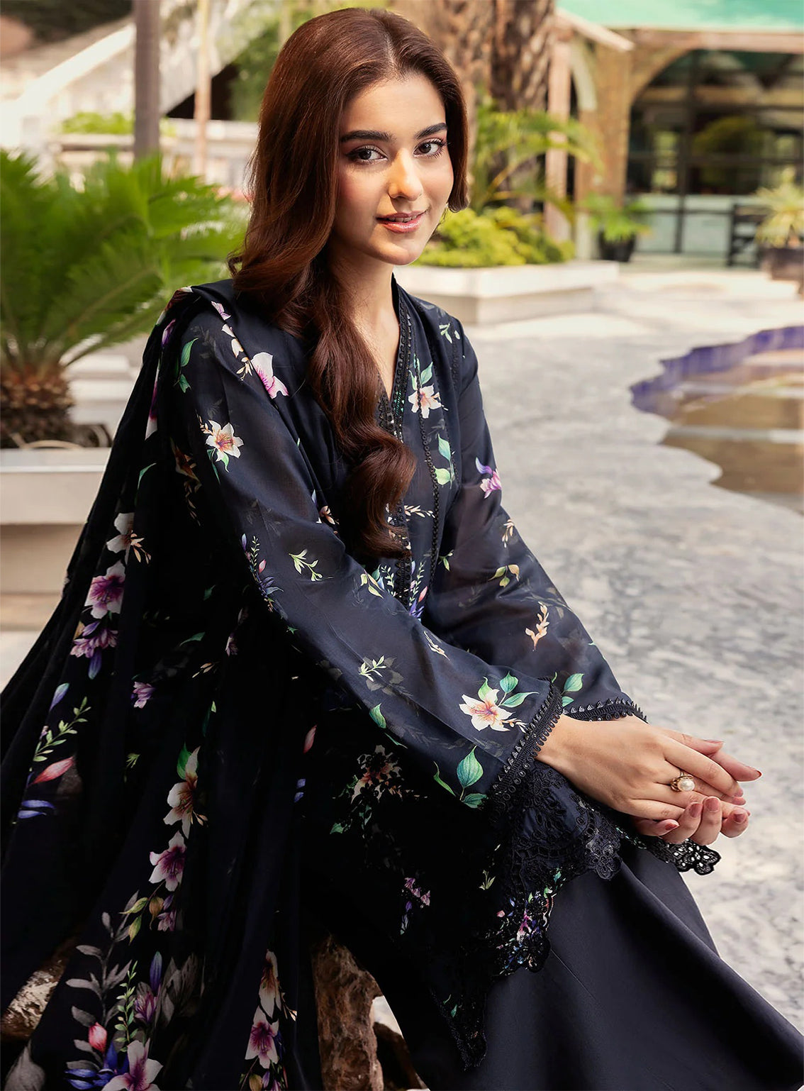 Umang By Motifz Luxury Embroidered Lawn 3 Piece Unstitched Suit MT25ULL D-5571 GISELLE Umang By Motifz Luxury Embroidered Lawn 3 Piece Unstitched Suit MT25ULL D-5571 GISELLE