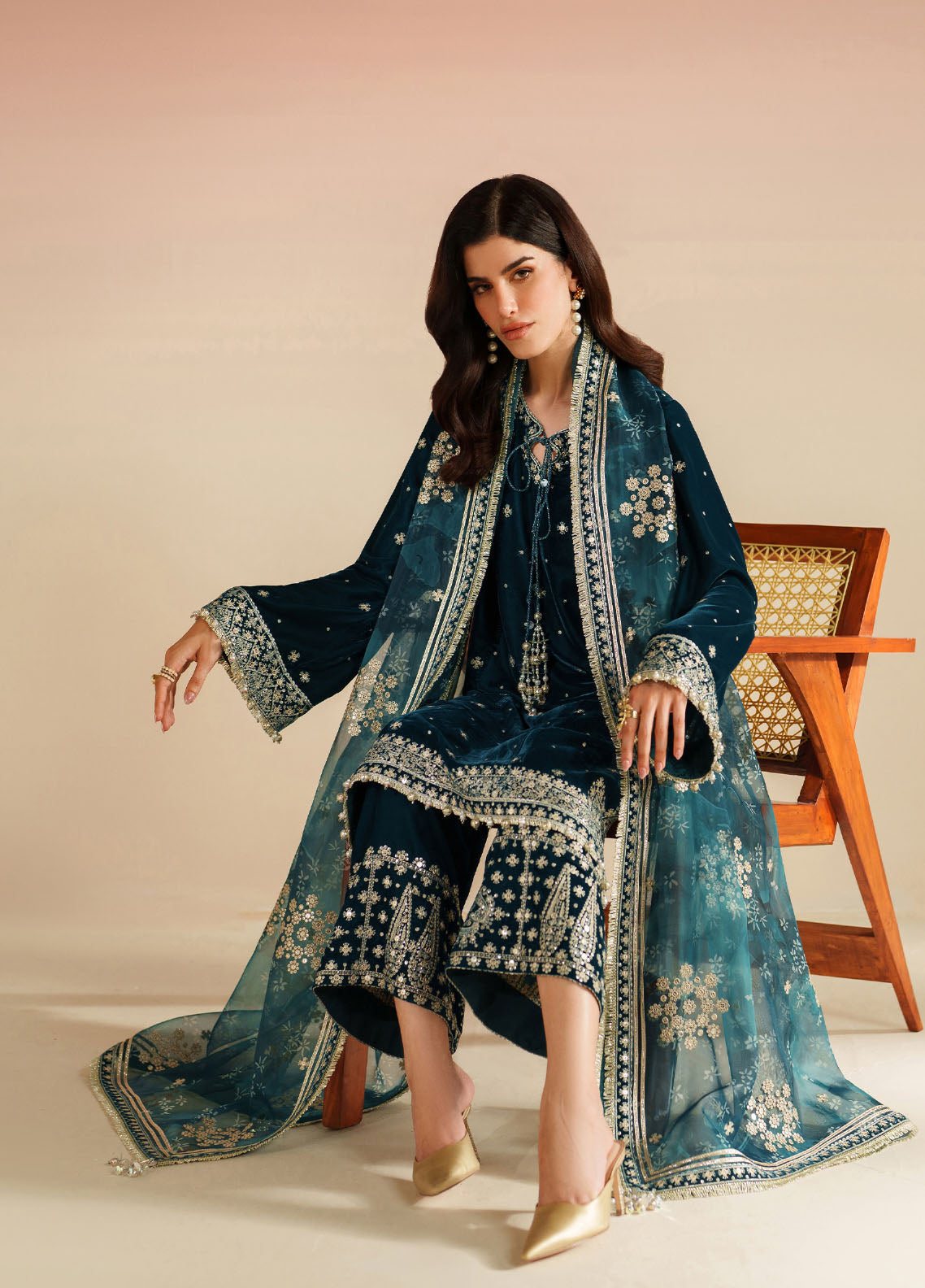 Velvet Vogue By Jazmin Luxury Formals Embroidered Velvet 3 Piece Unstitched Suit JZ25VVLF D-VVF-02 Velvet Vogue By Jazmin Luxury Formals Embroidered Velvet 3 Piece Unstitched Suit JZ25VVLF D-VVF-02
