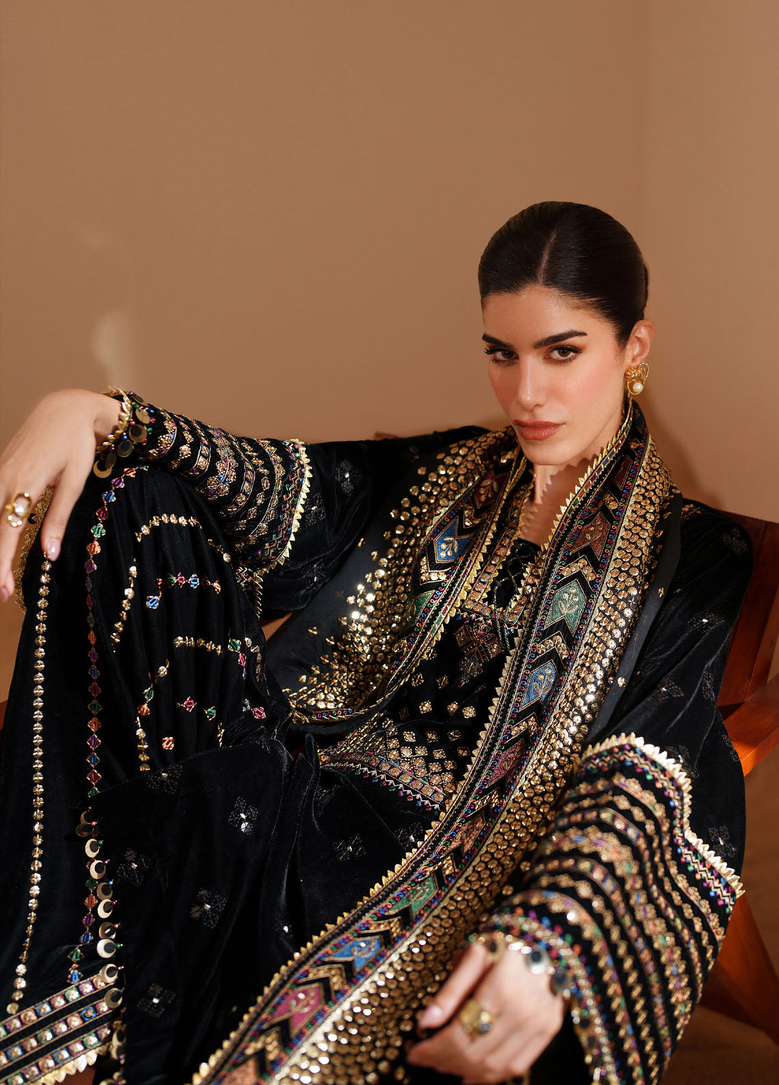 Velvet Vogue By Jazmin Luxury Formals Embroidered Velvet 3 Piece Unstitched Suit JZ25VVLF D-VVF-05 Velvet Vogue By Jazmin Luxury Formals Embroidered Velvet 3 Piece Unstitched Suit JZ25VVLF D-VVF-05