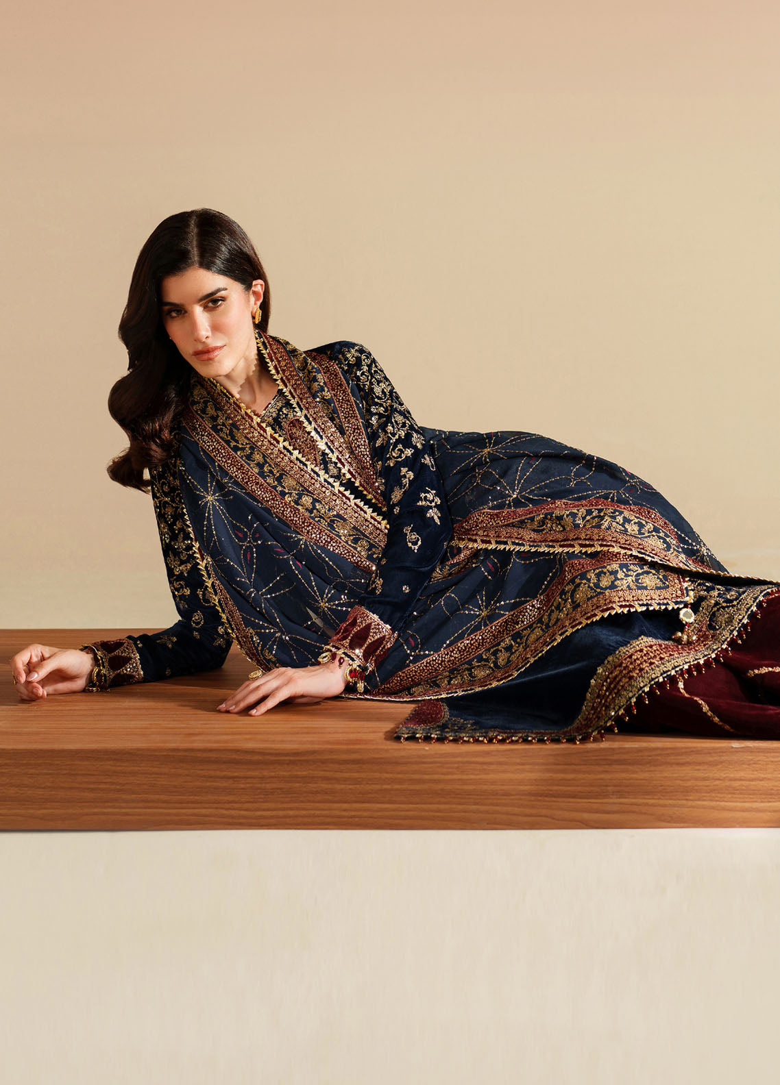 Velvet Vogue By Jazmin Luxury Formals Embroidered Velvet 3 Piece Unstitched Suit JZ25VVLF D-VVF-07 Velvet Vogue By Jazmin Luxury Formals Embroidered Velvet 3 Piece Unstitched Suit JZ25VVLF D-VVF-07