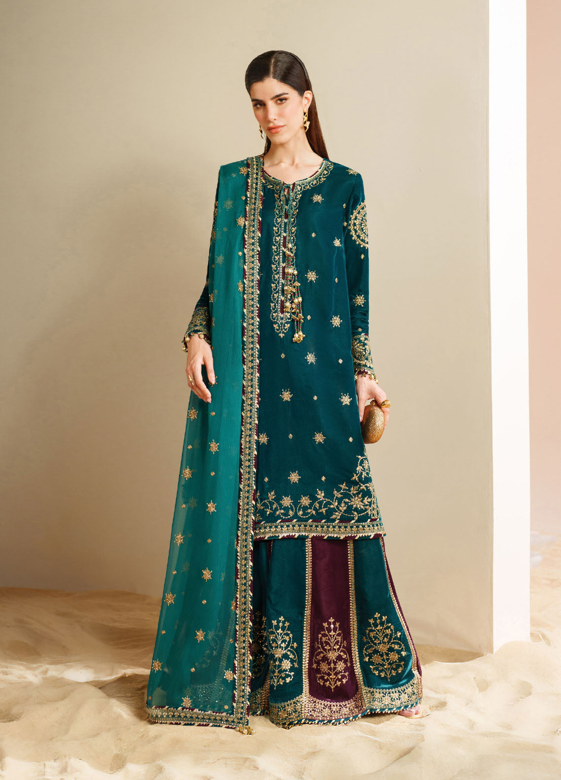 Velvet Vogue By Jazmin Luxury Formals Embroidered Velvet 3 Piece Unstitched Suit JZ25VVLF D-VVF-08 Velvet Vogue By Jazmin Luxury Formals Embroidered Velvet 3 Piece Unstitched Suit JZ25VVLF D-VVF-08