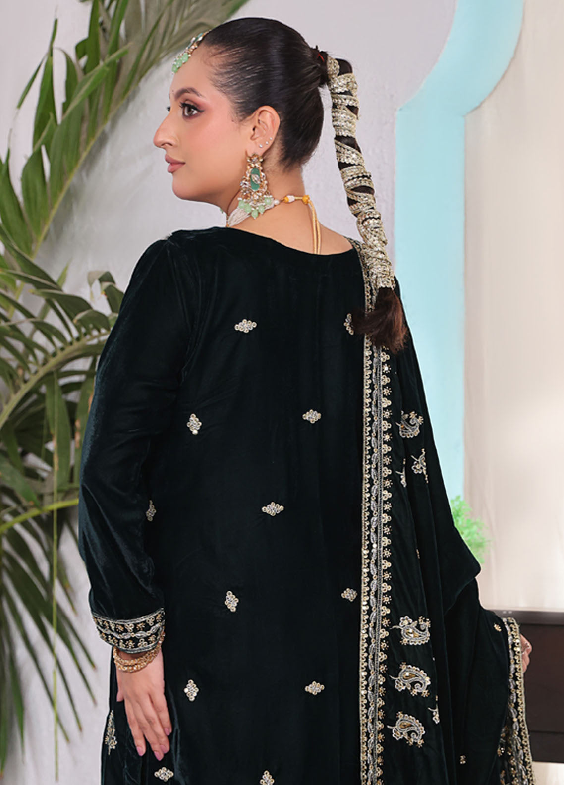 Velvety By Schick Embroidered Cut Dana Velvet 3 Piece Unstitched Suit SDH25VV1 D-CDE-03 Velvety By Schick Embroidered Cut Dana Velvet 3 Piece Unstitched Suit SDH25VV1 D-CDE-03