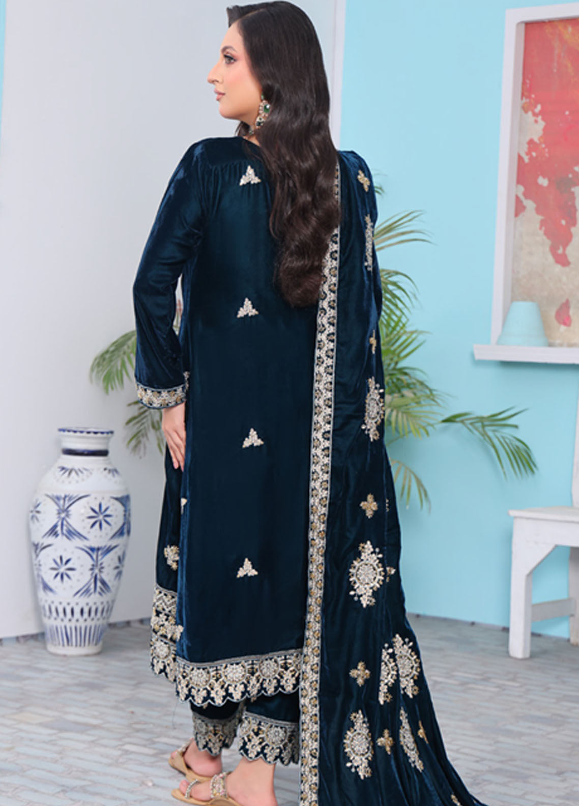Velvety By Schick Embroidered Cut Dana Velvet 3 Piece Unstitched Suit SDH25VV2 D-CDE-02 Velvety By Schick Embroidered Cut Dana Velvet 3 Piece Unstitched Suit SDH25VV2 D-CDE-02