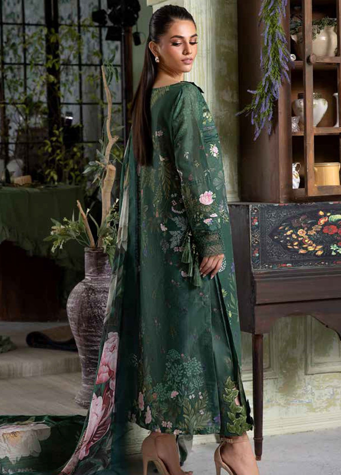 Vital By Sobia Nazir Embroidered Lawn 3 Piece Unstitched Suit SN25VV2 D-5B Vital By Sobia Nazir Embroidered Lawn 3 Piece Unstitched Suit SN25VV2 D-5B
