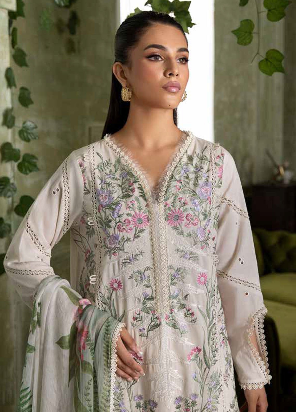 Vital By Sobia Nazir Embroidered Lawn 3 Piece Unstitched Suit SN25VV2 D-9A Vital By Sobia Nazir Embroidered Lawn 3 Piece Unstitched Suit SN25VV2 D-9A