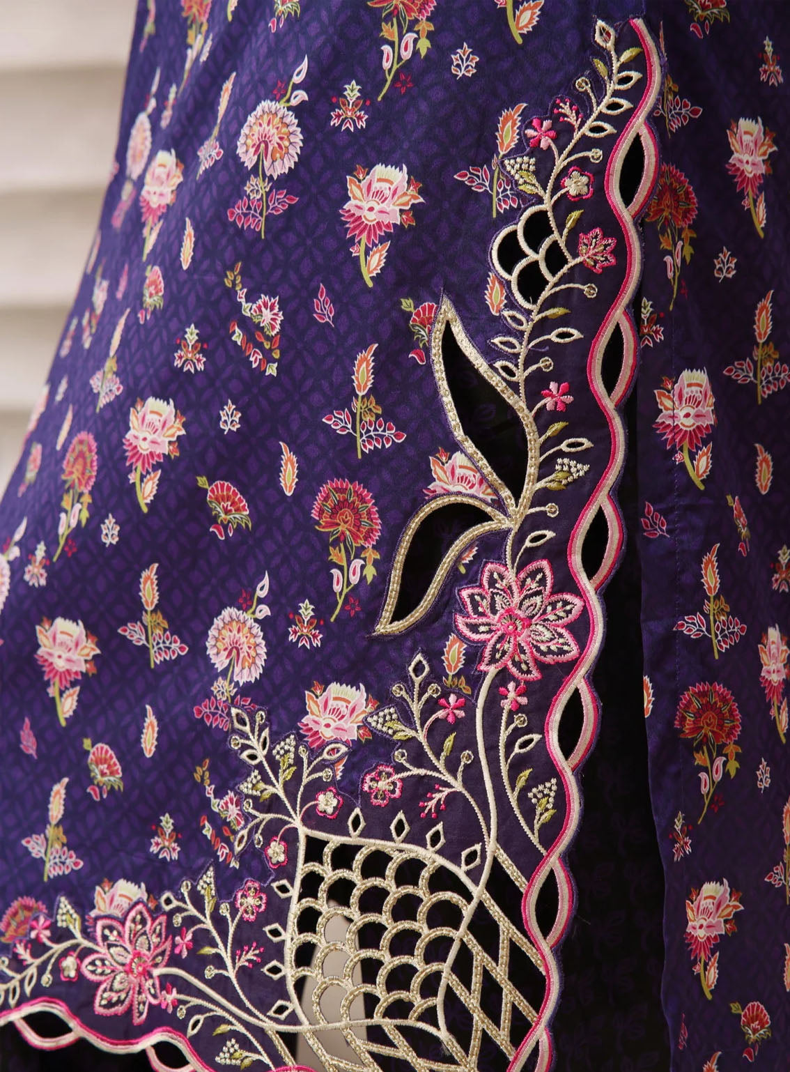 VS Textile Signature Minakari Embroidered Lawn 3 Piece Unstitched Suit VS24SM D-46 VS Textile Signature Minakari Embroidered Lawn 3 Piece Unstitched Suit VS24SM D-46