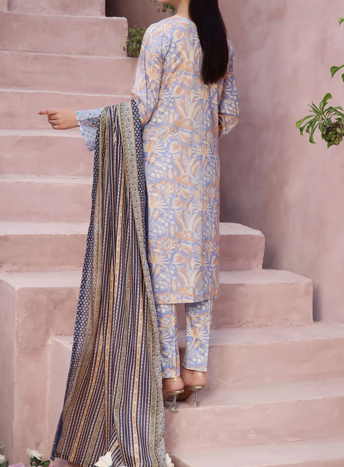 VS Textile Signature Minakari Embroidered Lawn 3 Piece Unstitched Suit VS24SM D-47 VS Textile Signature Minakari Embroidered Lawn 3 Piece Unstitched Suit VS24SM D-47