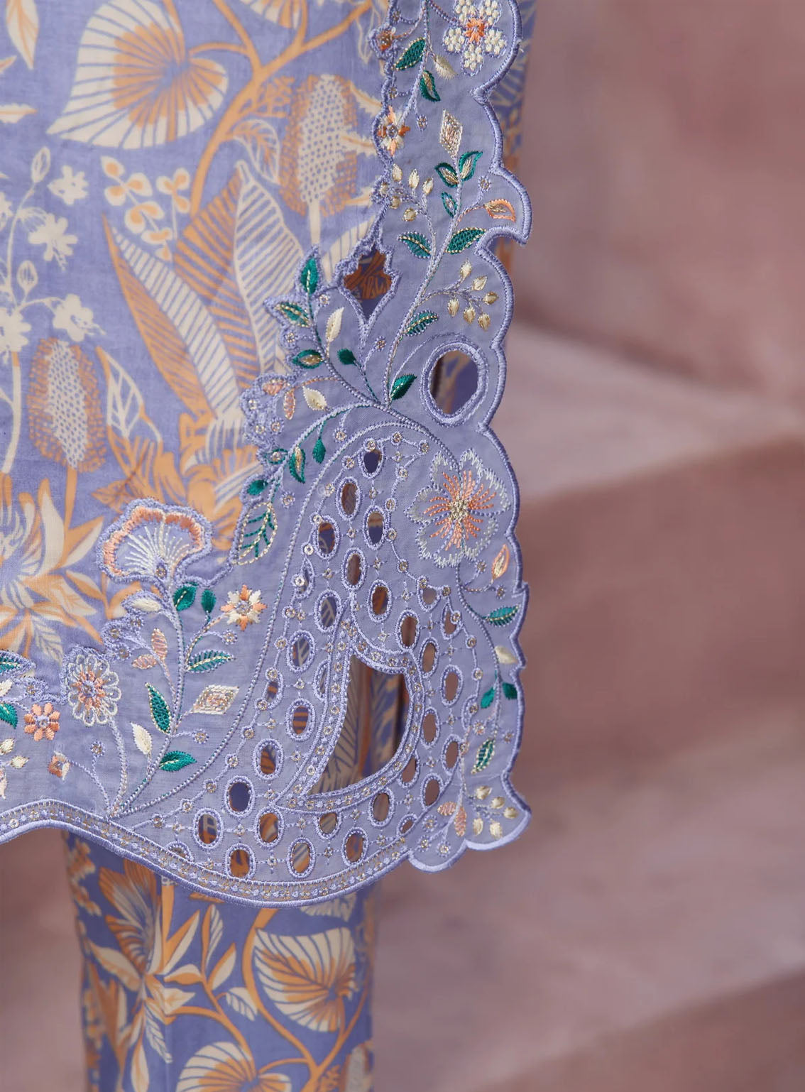 VS Textile Signature Minakari Embroidered Lawn 3 Piece Unstitched Suit VS24SM D-47 VS Textile Signature Minakari Embroidered Lawn 3 Piece Unstitched Suit VS24SM D-47