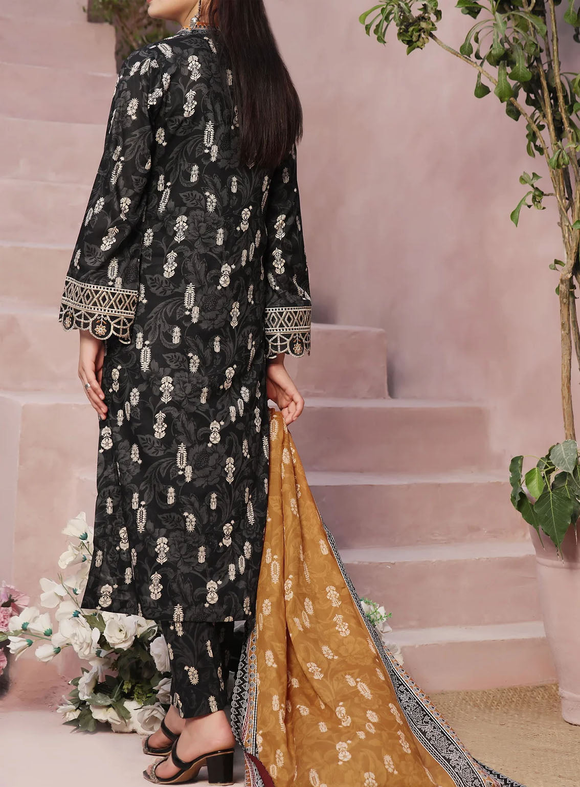 VS Textile Signature Minakari Embroidered Lawn 3 Piece Unstitched Suit VS24SM D-48 VS Textile Signature Minakari Embroidered Lawn 3 Piece Unstitched Suit VS24SM D-48