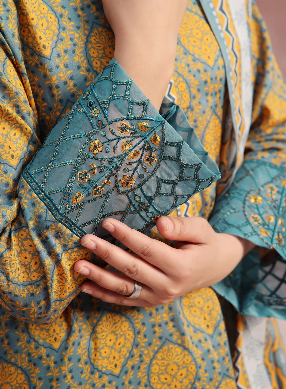 VS Textile Signature Minakari Embroidered Lawn 3 Piece Unstitched Suit VS24SM D-49 VS Textile Signature Minakari Embroidered Lawn 3 Piece Unstitched Suit VS24SM D-49