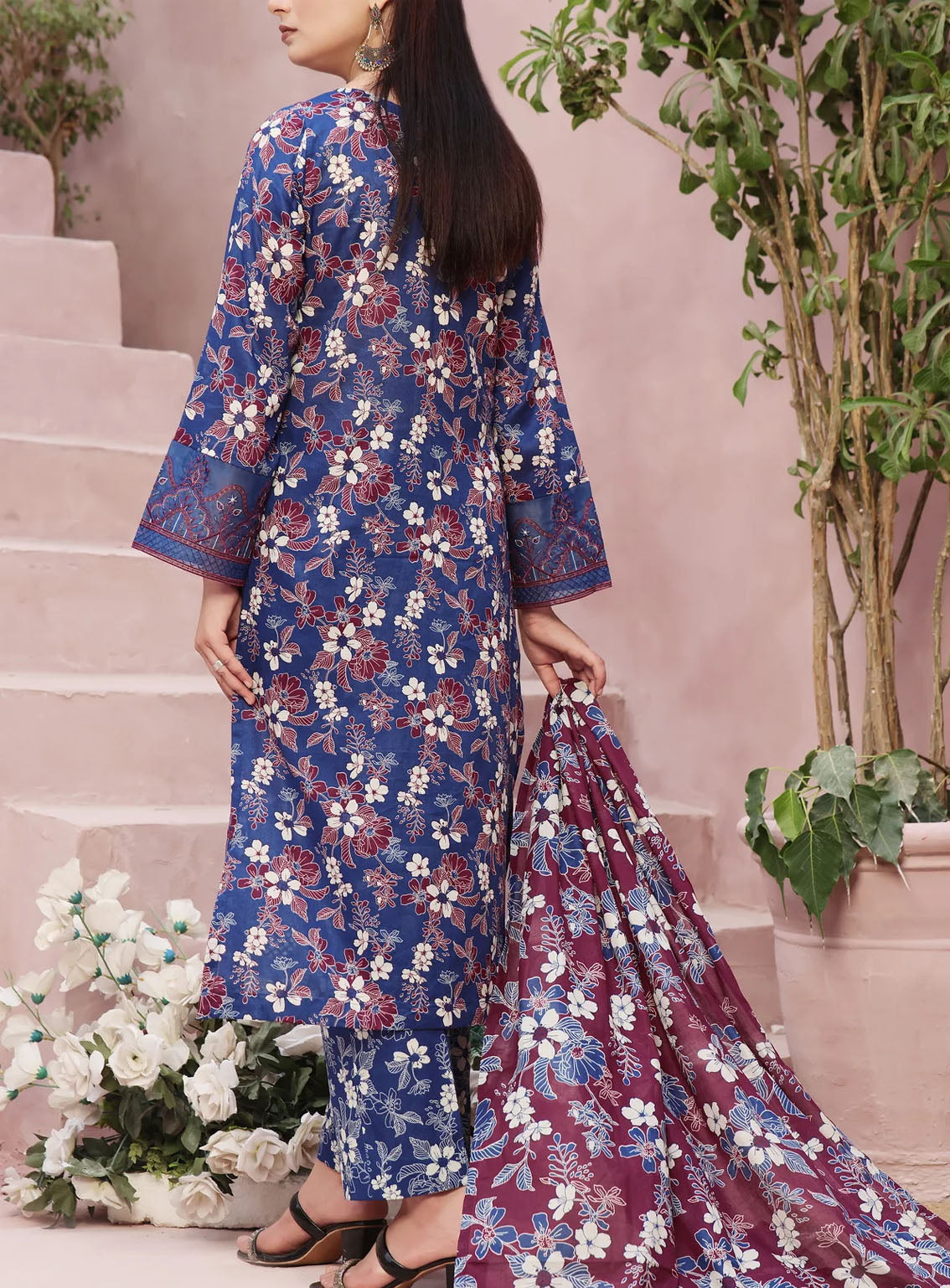 VS Textile Signature Minakari Embroidered Lawn 3 Piece Unstitched Suit VS24SM D-52 VS Textile Signature Minakari Embroidered Lawn 3 Piece Unstitched Suit VS24SM D-52