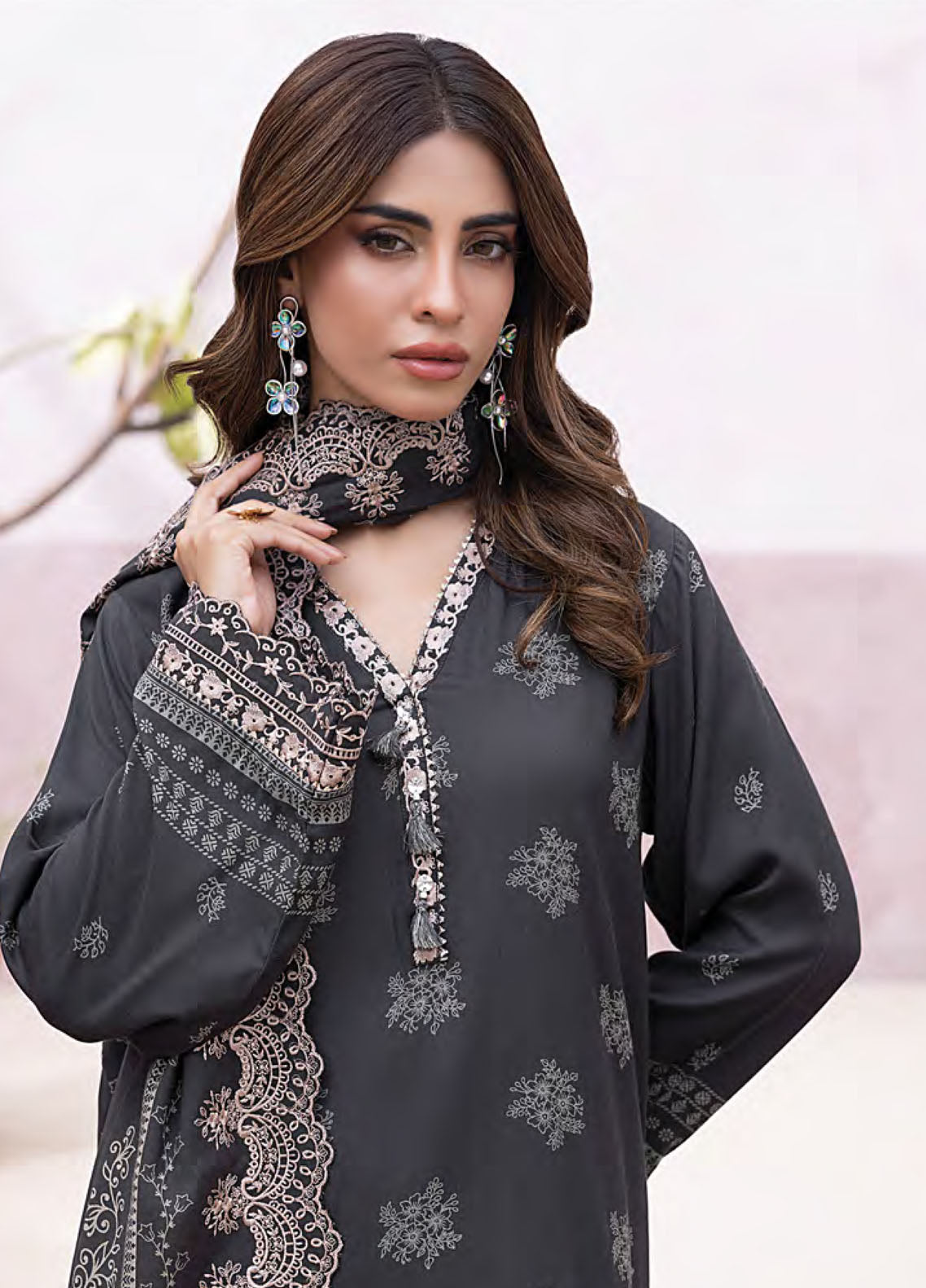 Winter Essentials By LSM Lakhany Embroidered Cashmi Wool 3 Piece Unstitched Suit LSM25WEE D-LG-SG-0019-A Winter Essentials By LSM Lakhany Embroidered Cashmi Wool 3 Piece Unstitched Suit LSM25WEE D-LG-SG-0019-A