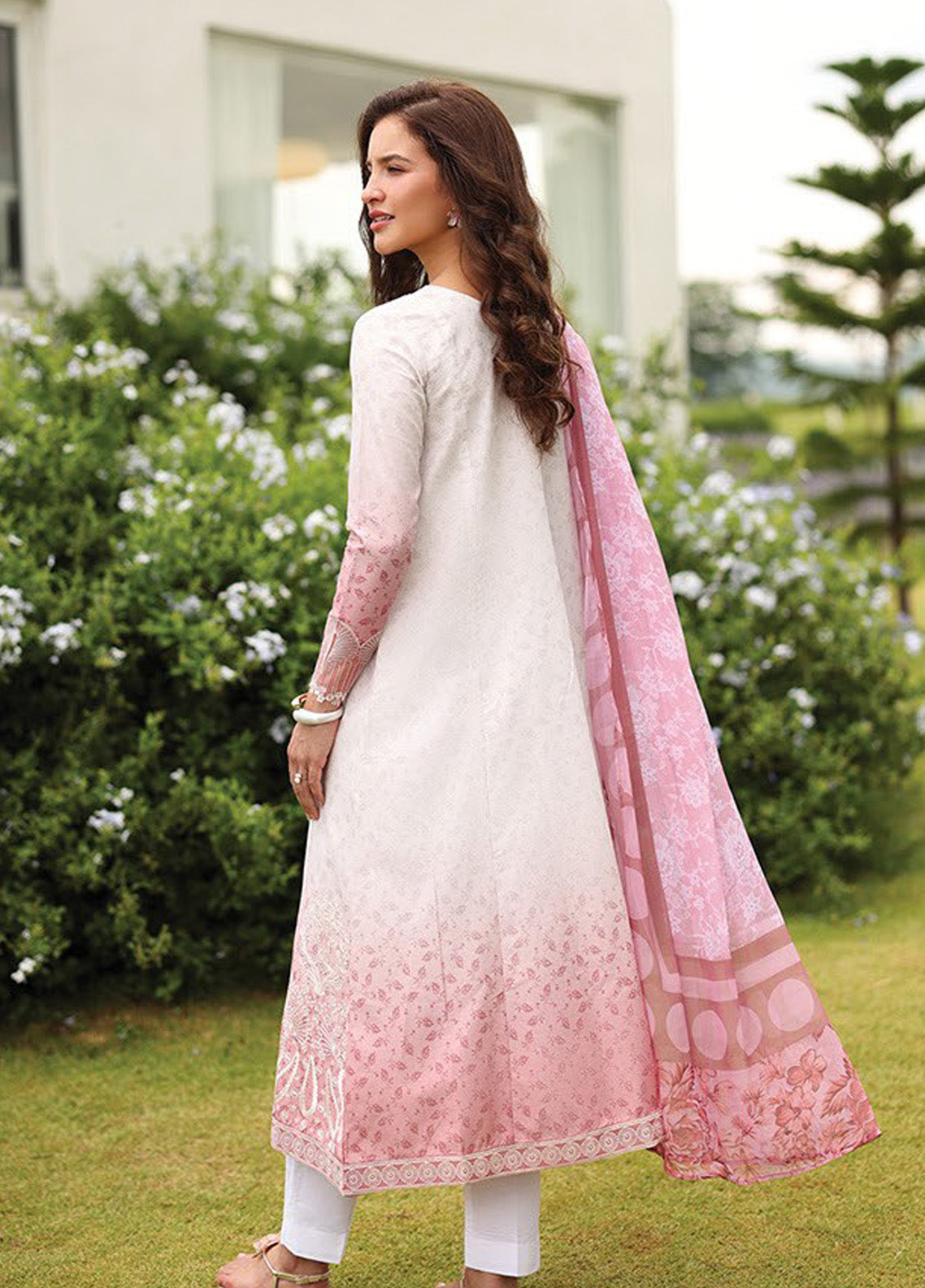 Xenia Luxury Embroidered Lawn 3 Piece Unstitched Suit XE25LL D-XF-929 BERYLA Xenia Luxury Embroidered Lawn 3 Piece Unstitched Suit XE25LL D-XF-929 BERYLA