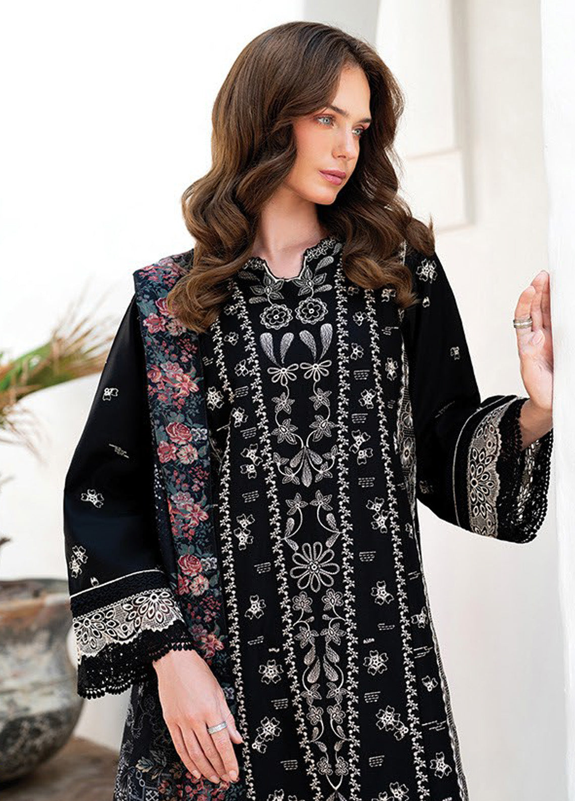 Xenia Luxury Embroidered Lawn 3 Piece Unstitched Suit XE25LL D-XF-939 DEIA Xenia Luxury Embroidered Lawn 3 Piece Unstitched Suit XE25LL D-XF-939 DEIA