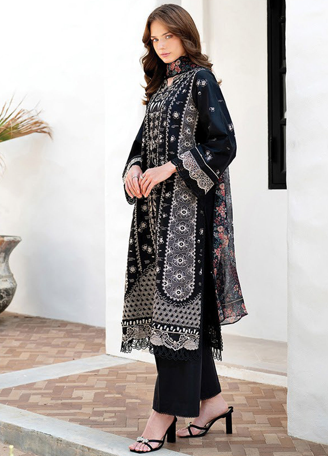 Xenia Luxury Embroidered Lawn 3 Piece Unstitched Suit XE25LL D-XF-939 DEIA Xenia Luxury Embroidered Lawn 3 Piece Unstitched Suit XE25LL D-XF-939 DEIA