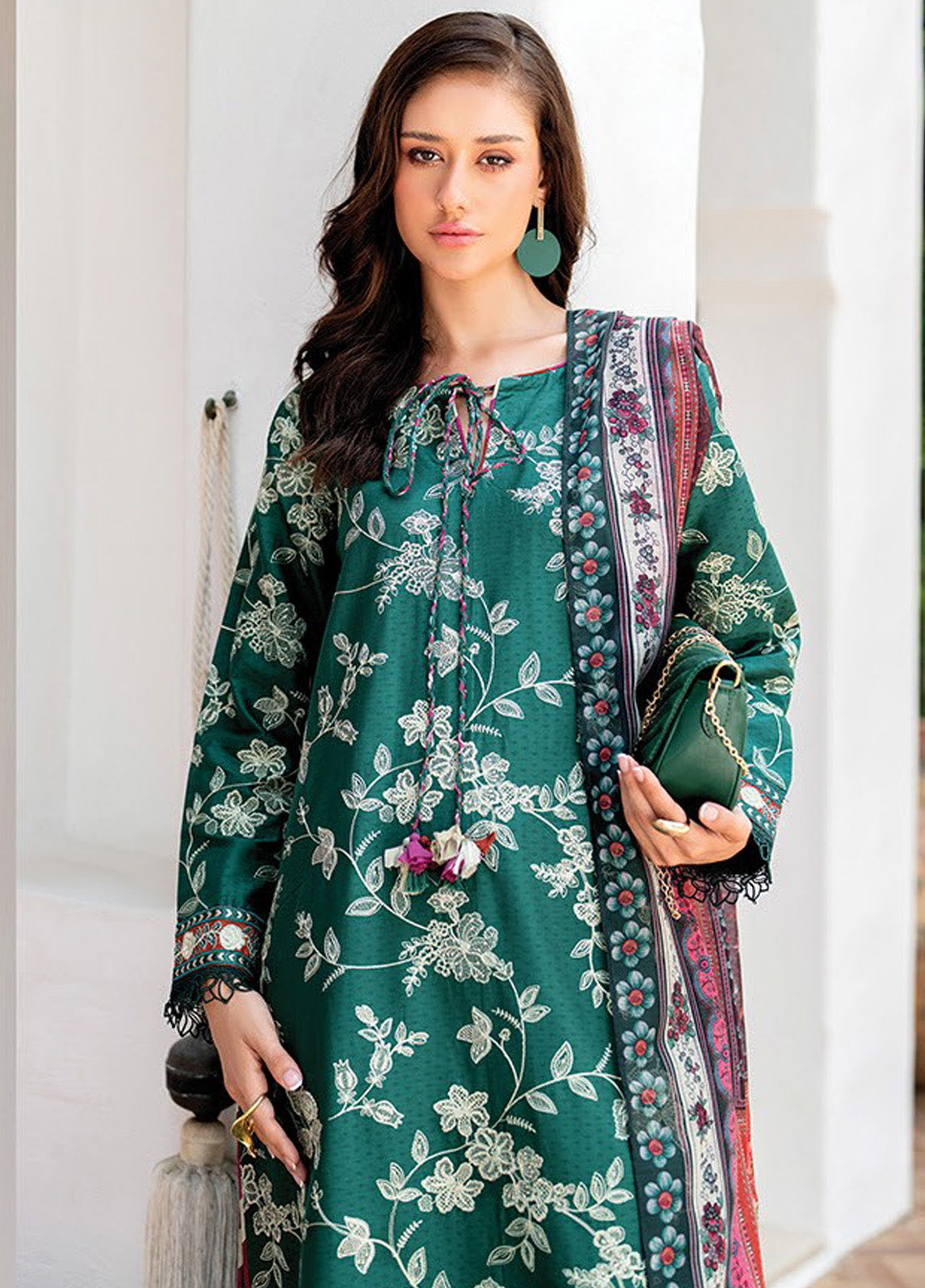Xenia Luxury Embroidered Lawn 3 Piece Unstitched Suit XE25LL D-XF-954 GIGI Xenia Luxury Embroidered Lawn 3 Piece Unstitched Suit XE25LL D-XF-954 GIGI