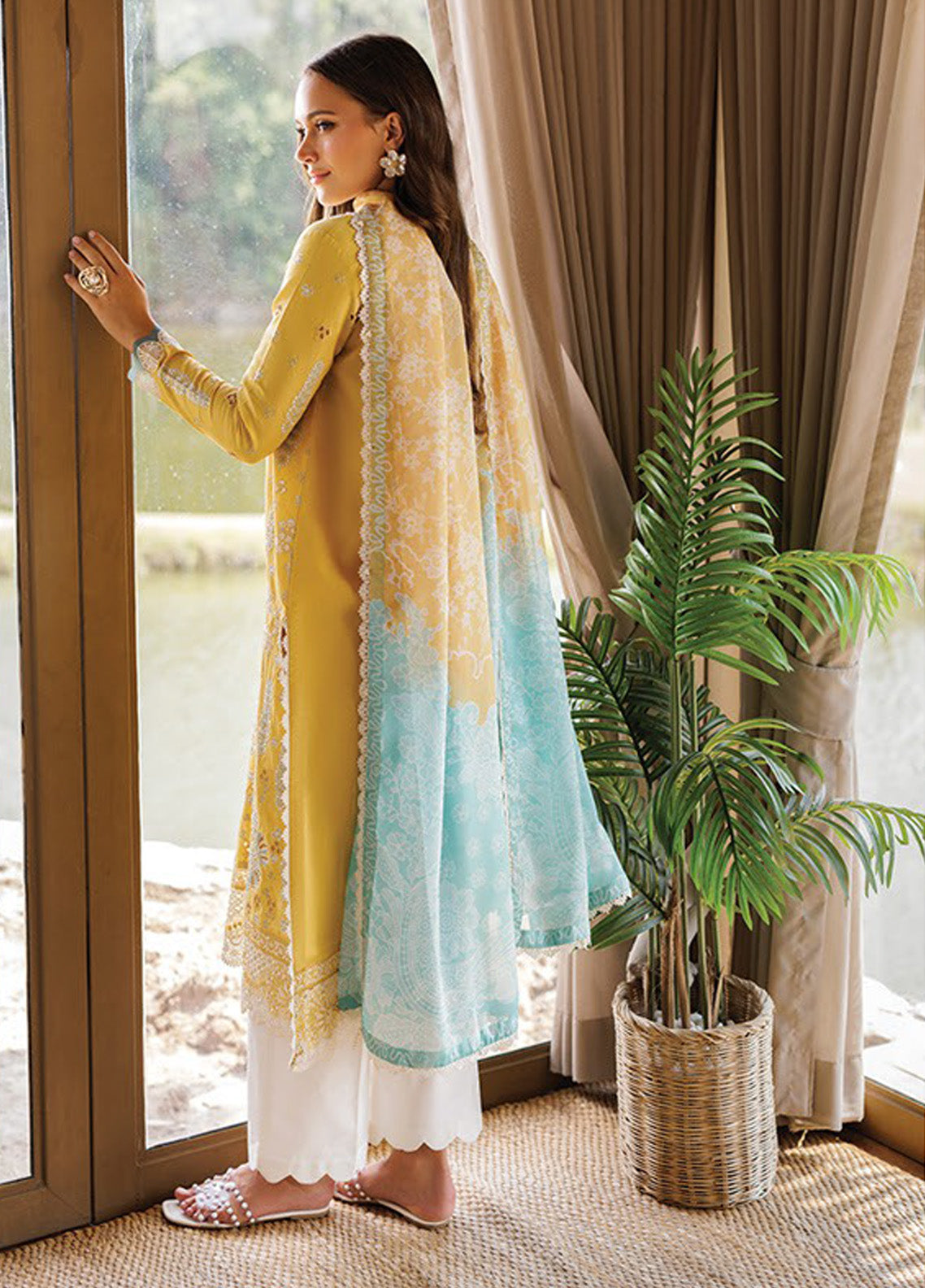 Xenia Luxury Embroidered Lawn 3 Piece Unstitched Suit ZE25LL D-03 SINSEAD Xenia Luxury Embroidered Lawn 3 Piece Unstitched Suit ZE25LL D-03 SINSEAD