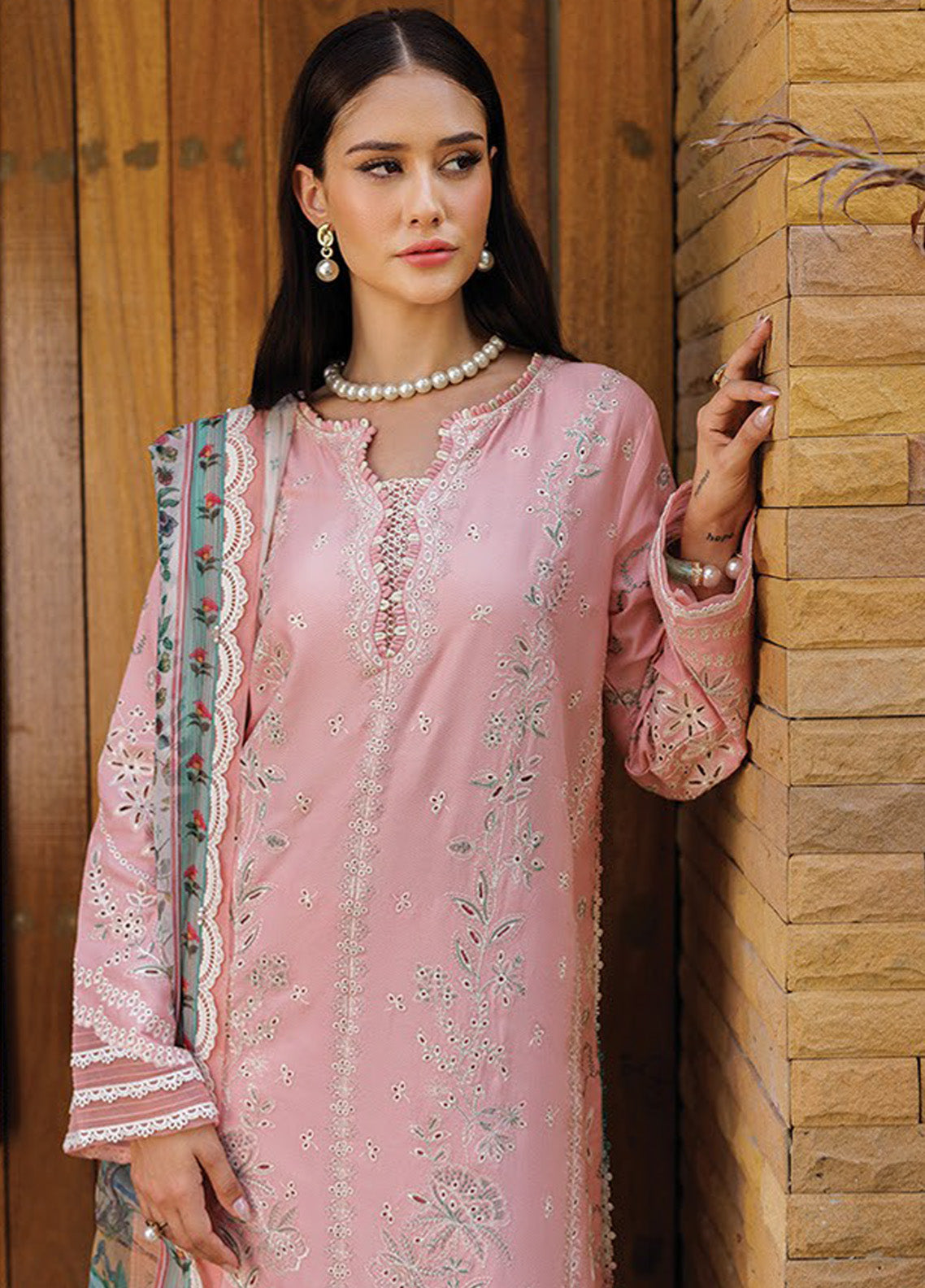 Xenia Luxury Embroidered Lawn 3 Piece Unstitched Suit ZE25LL D-05 TURIN Xenia Luxury Embroidered Lawn 3 Piece Unstitched Suit ZE25LL D-05 TURIN