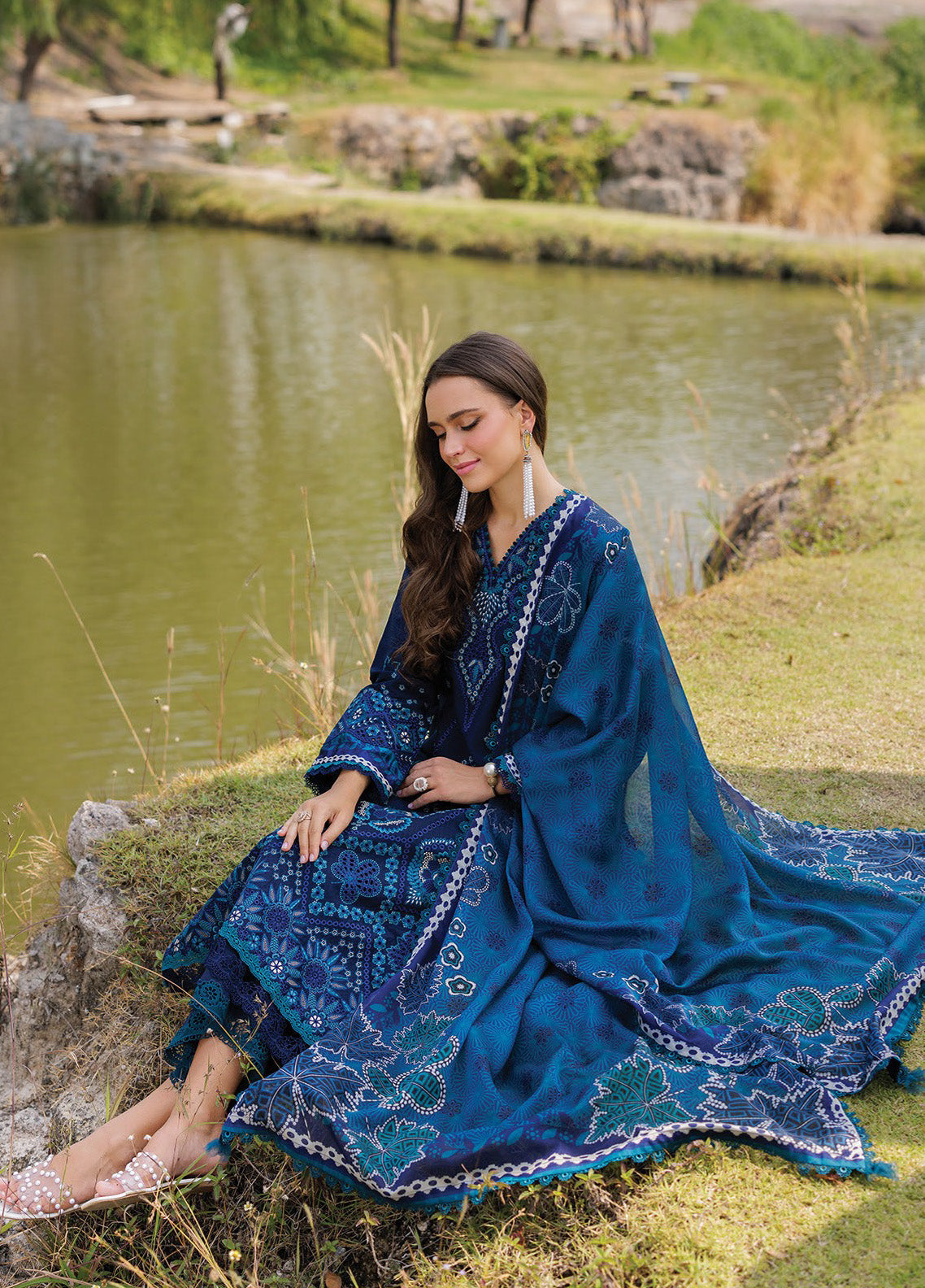 Xenia Luxury Embroidered Lawn 3 Piece Unstitched Suit ZE25LL D-06 MURCIA Xenia Luxury Embroidered Lawn 3 Piece Unstitched Suit ZE25LL D-06 MURCIA