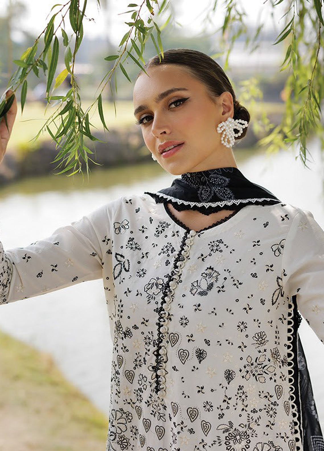 Xenia Luxury Embroidered Lawn 3 Piece Unstitched Suit ZE25LL D-07 FIORELLA Xenia Luxury Embroidered Lawn 3 Piece Unstitched Suit ZE25LL D-07 FIORELLA