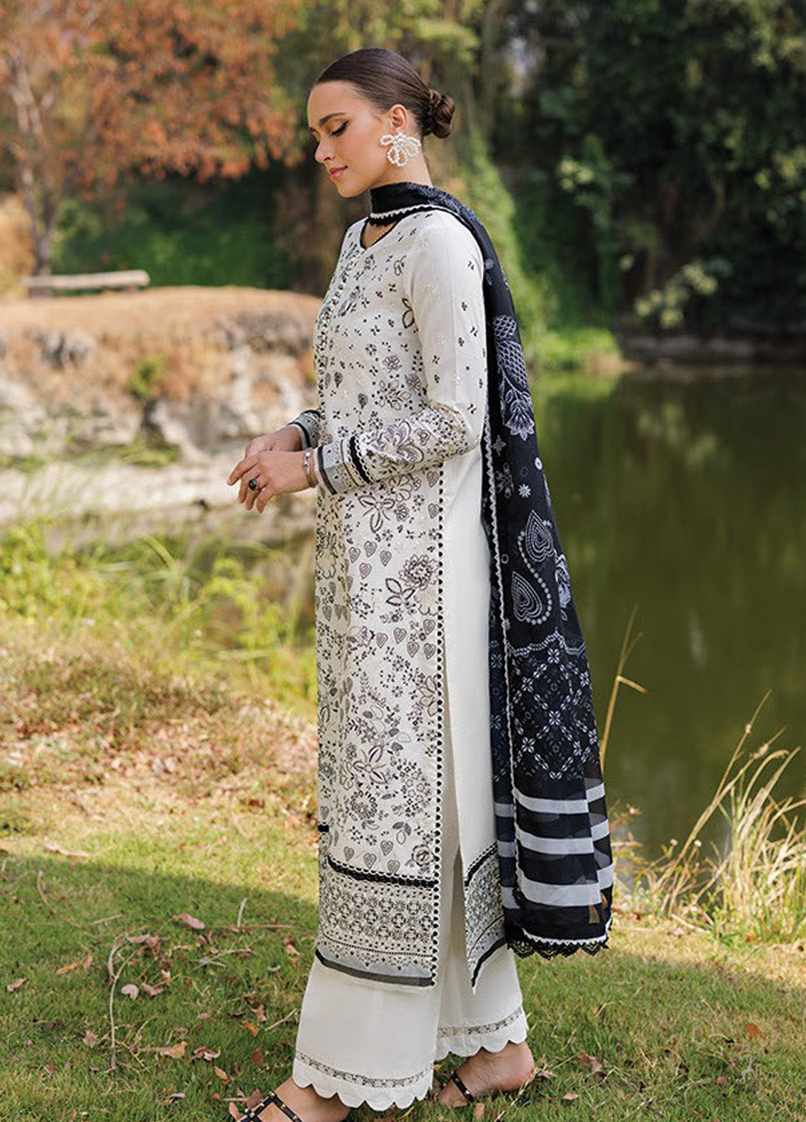 Xenia Luxury Embroidered Lawn 3 Piece Unstitched Suit ZE25LL D-07 FIORELLA Xenia Luxury Embroidered Lawn 3 Piece Unstitched Suit ZE25LL D-07 FIORELLA