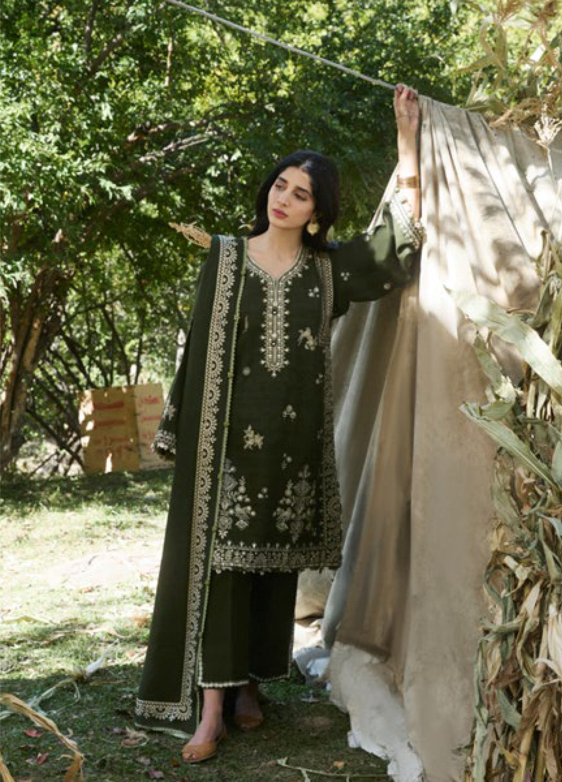 Zaha By Khadija Shah Embroidered Jacquard 3 Piece Unstitched Suit ZH24W ZW24-01 SABAAZ Zaha By Khadija Shah Embroidered Jacquard 3 Piece Unstitched Suit ZH24W ZW24-01 SABAAZ